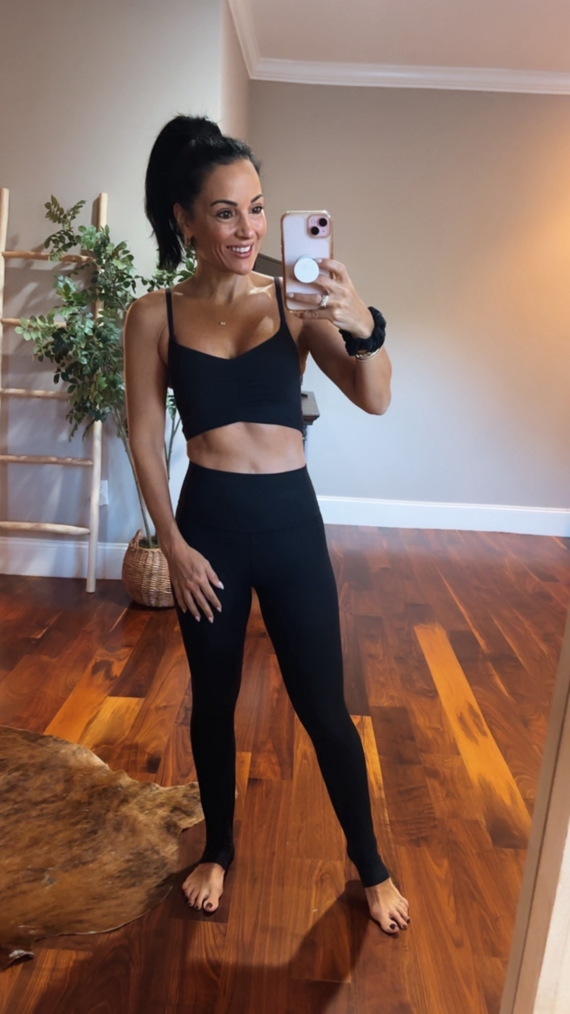 What I wore to the gym today
Target leggings and sports bra 


#LTKFindsUnder50 #LTKfitnessgoals #LTKActive