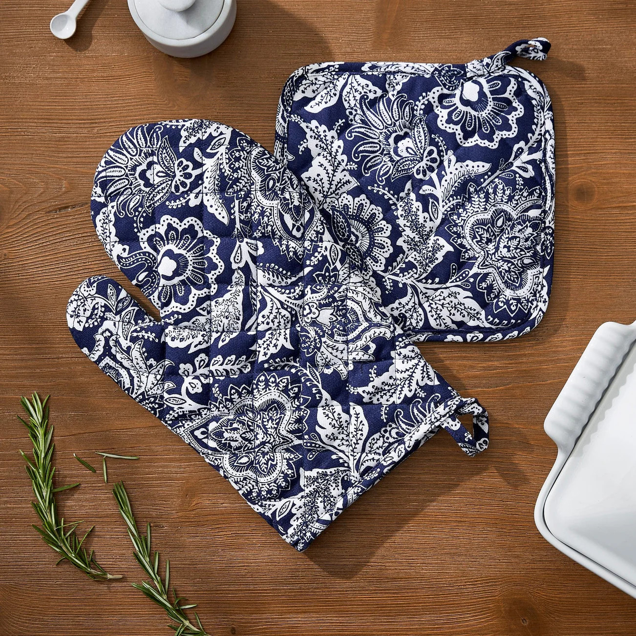 Pot Holder & Oven Mitt Set | Vera Bradley