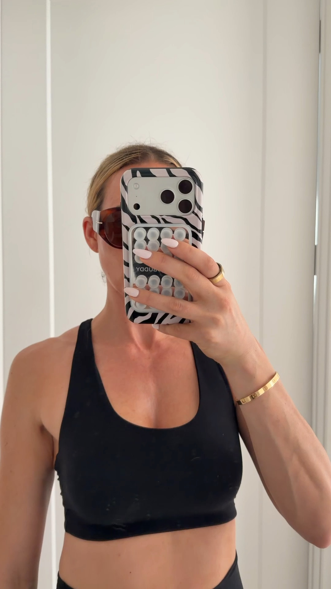 My favorite workout brand. I wear an extra small in leggings and a small in the top. ￼

#LTKActive #LTKOver40 #LTKfitnessgoals