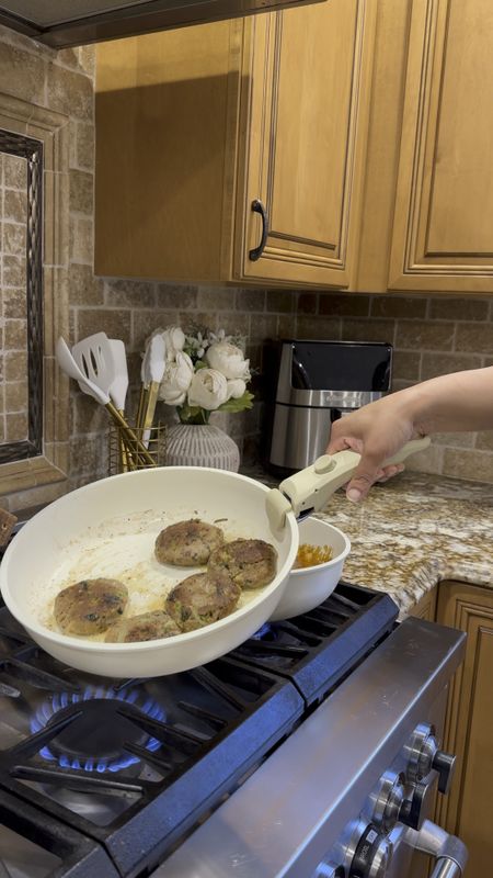 My fav pans are on sale with detachable handle! #walmart @walmart #walmarthome 

#LTKhome #LTKsalealert #LTKparties