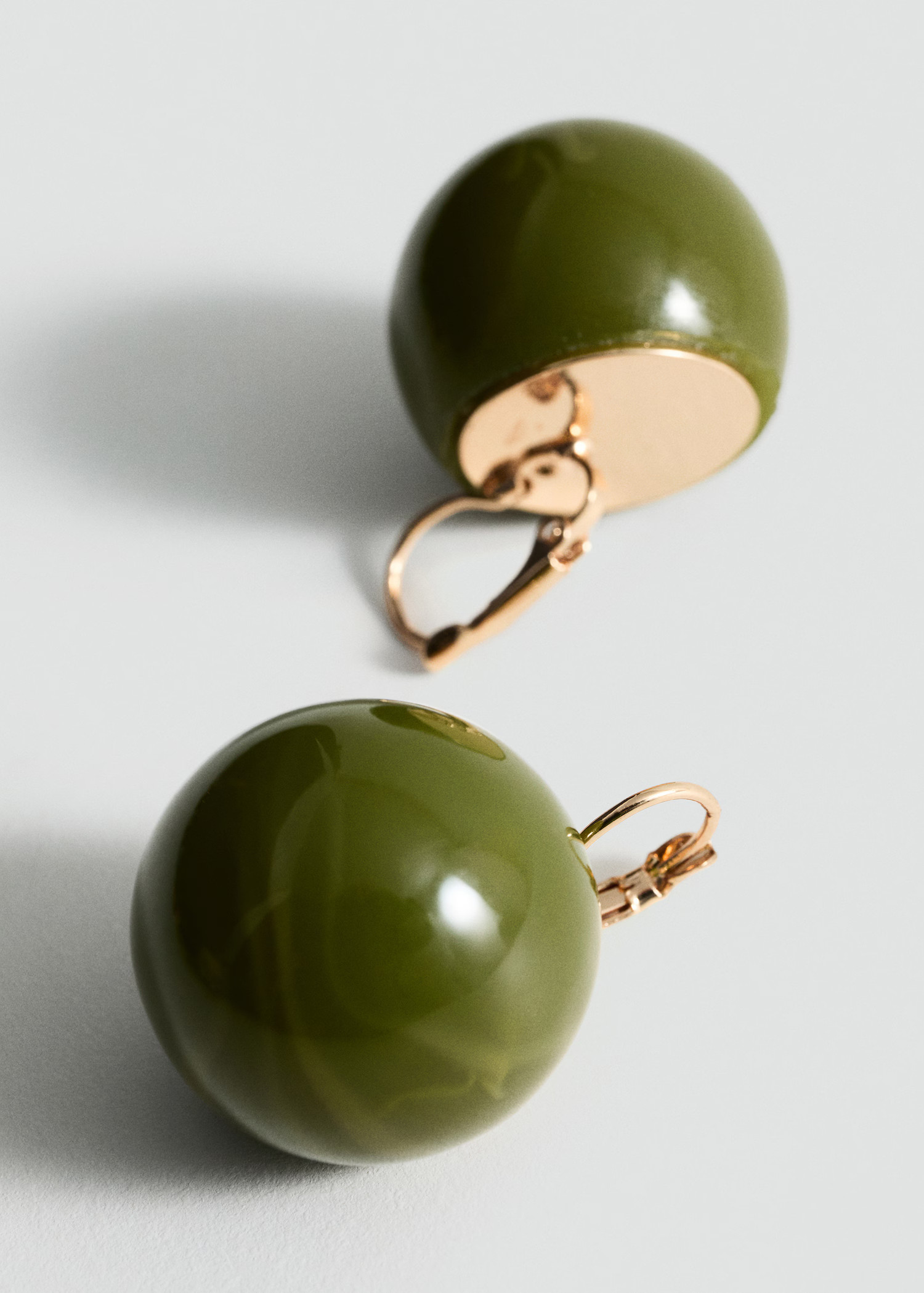 Resin ball earrings | Mango (US/MX/AU)