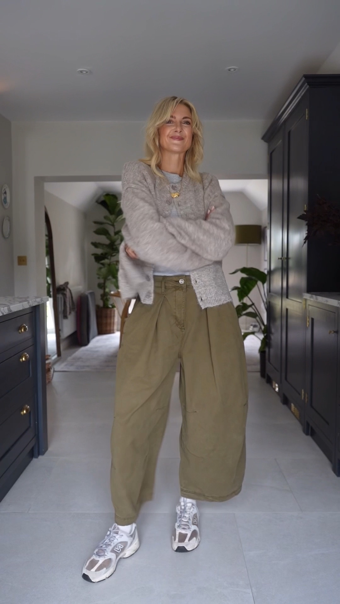 Autumnal outfit, barrel leg trousers and the softest cardigan. I’m wearing a small in the trousers and a medium in the cardigan 

#LTKuk #LTKautumn