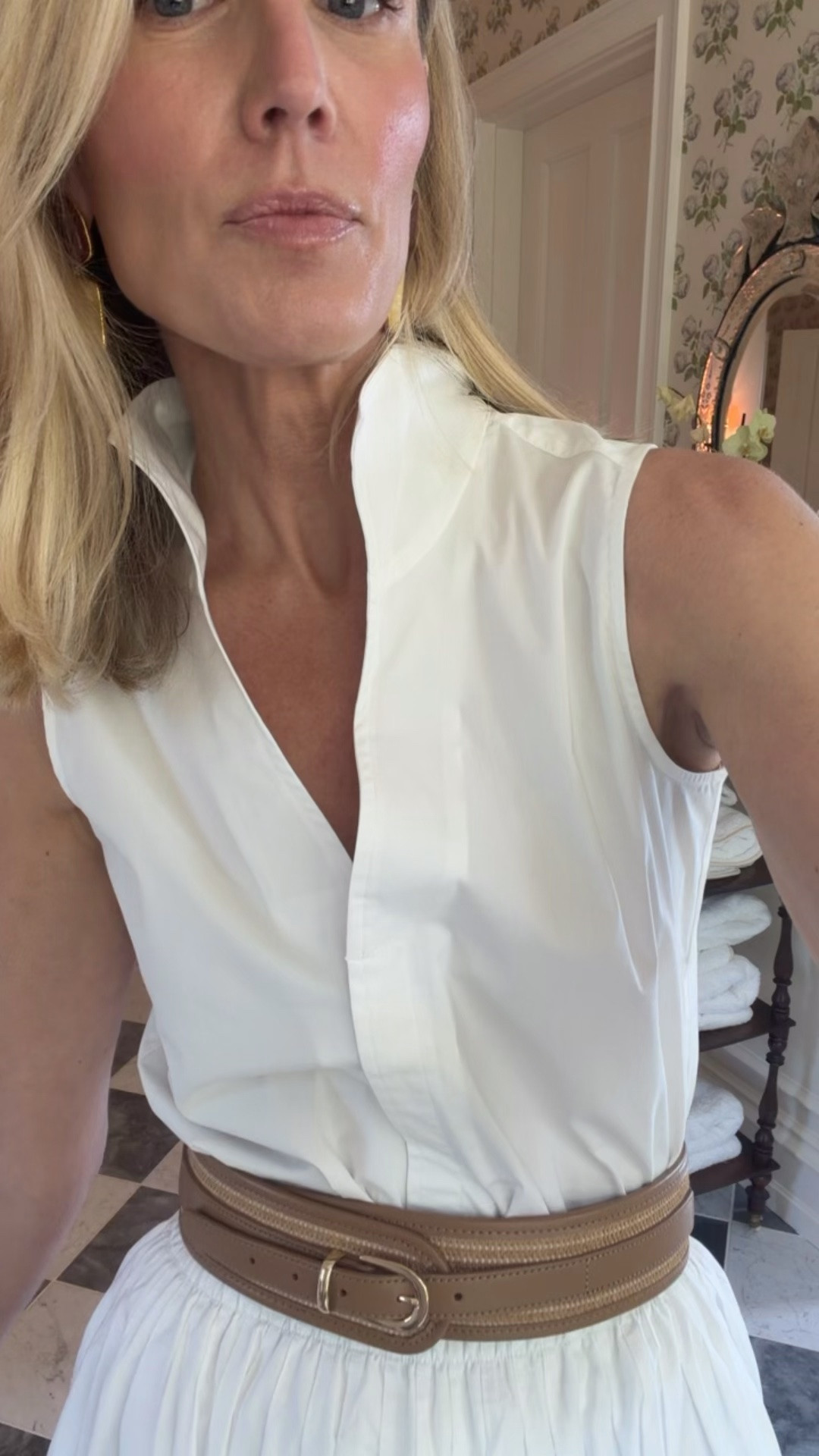 nothing more classic than an all white look 👌 @Tuckernuck #tuckernuckpartner

Sized down to an xs in the skirt, top I took my true size small.