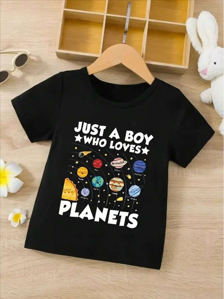 JUST A BOY WHO LOVES PLANETS Print Crew Neck T-Shirt For Boys, Casual Short Sleeve Top, Boy's Clothing For Summer Daily Wear | SHEIN