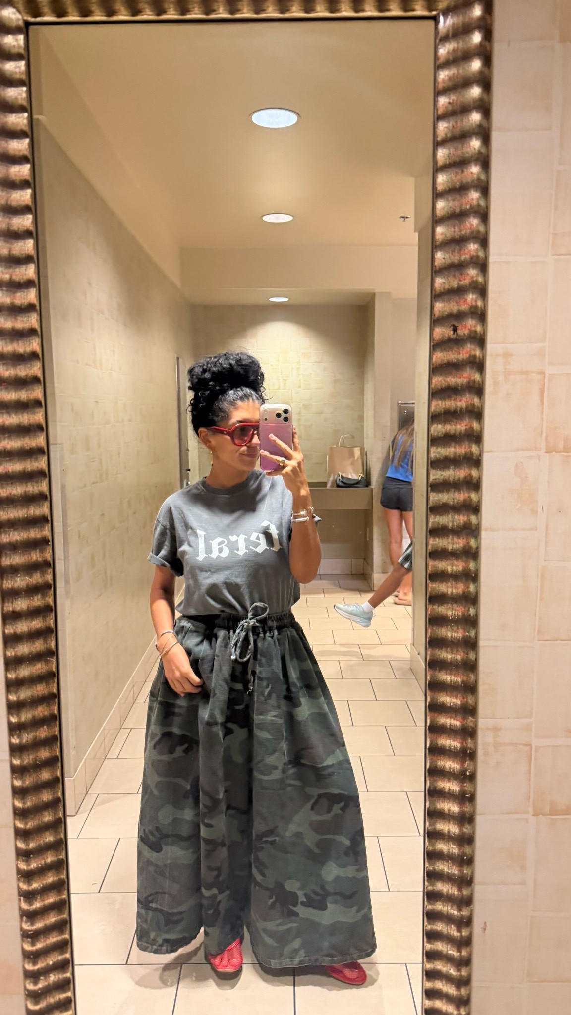 okayyy but this outfit combo is giving cool girl energy 😍 camo wide legs, graphic tee, and the red sunnies just make it.


#cargostyle #camooutfit #streetstylelook #casualfashion #everydaystyle #ootdinspo #graphicteestyle #coolgirloutfit #fashionfinds #trendystyle

#LTKdayinmylife #LTKootd #LTKstorytime