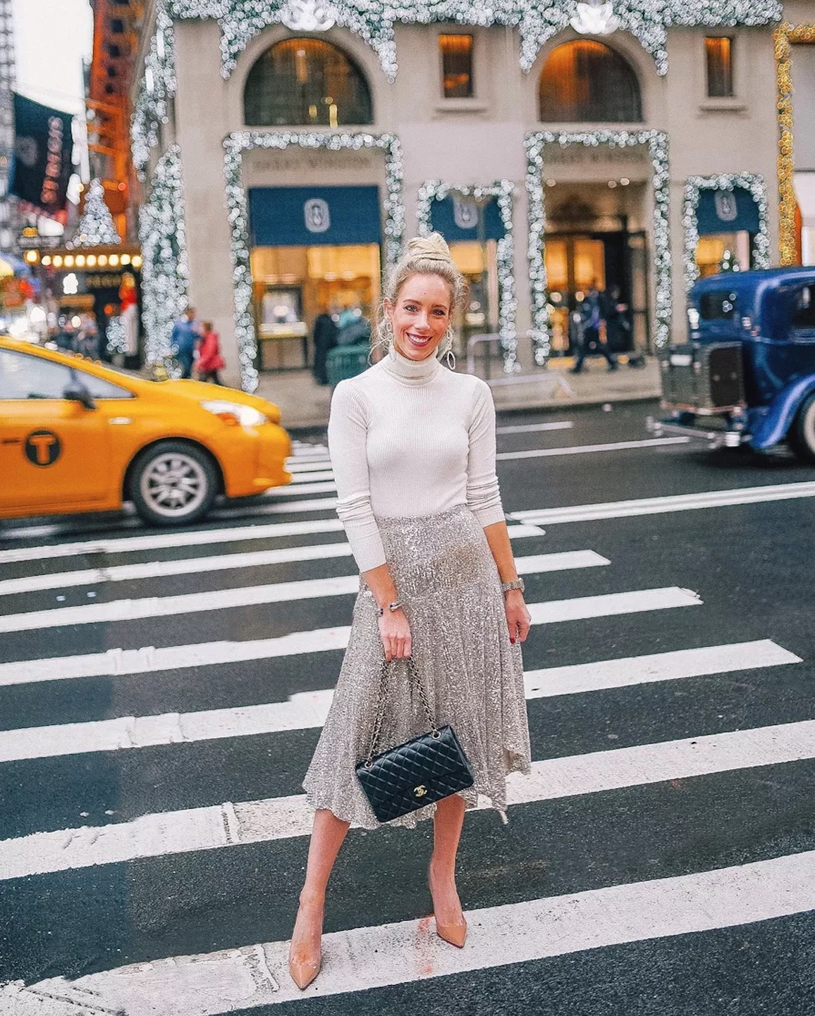 Holiday outfit inspo ✨

Holiday. Christmas. New Year’s Eve. Maxi skirt. Sequin. Turtleneck. Nude pumps. Chanel. 



#LTKFindsUnder100 #LTKHoliday