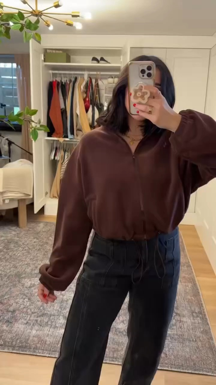 One of my FAVE cropped zip up’s. It’s so so soft. The waist cinches. Size L. Pants size L (size up) lulu inspired

#LTKSeasonal #LTKSaleAlert #LTKMidsize