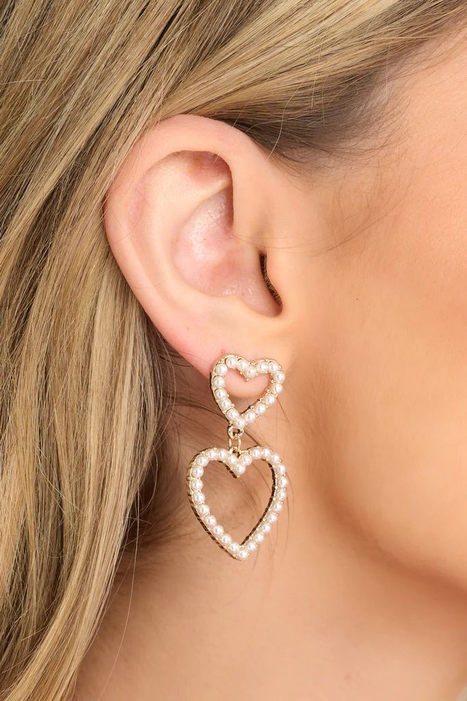 All About Us Pearl Heart Earrings | Red Dress 