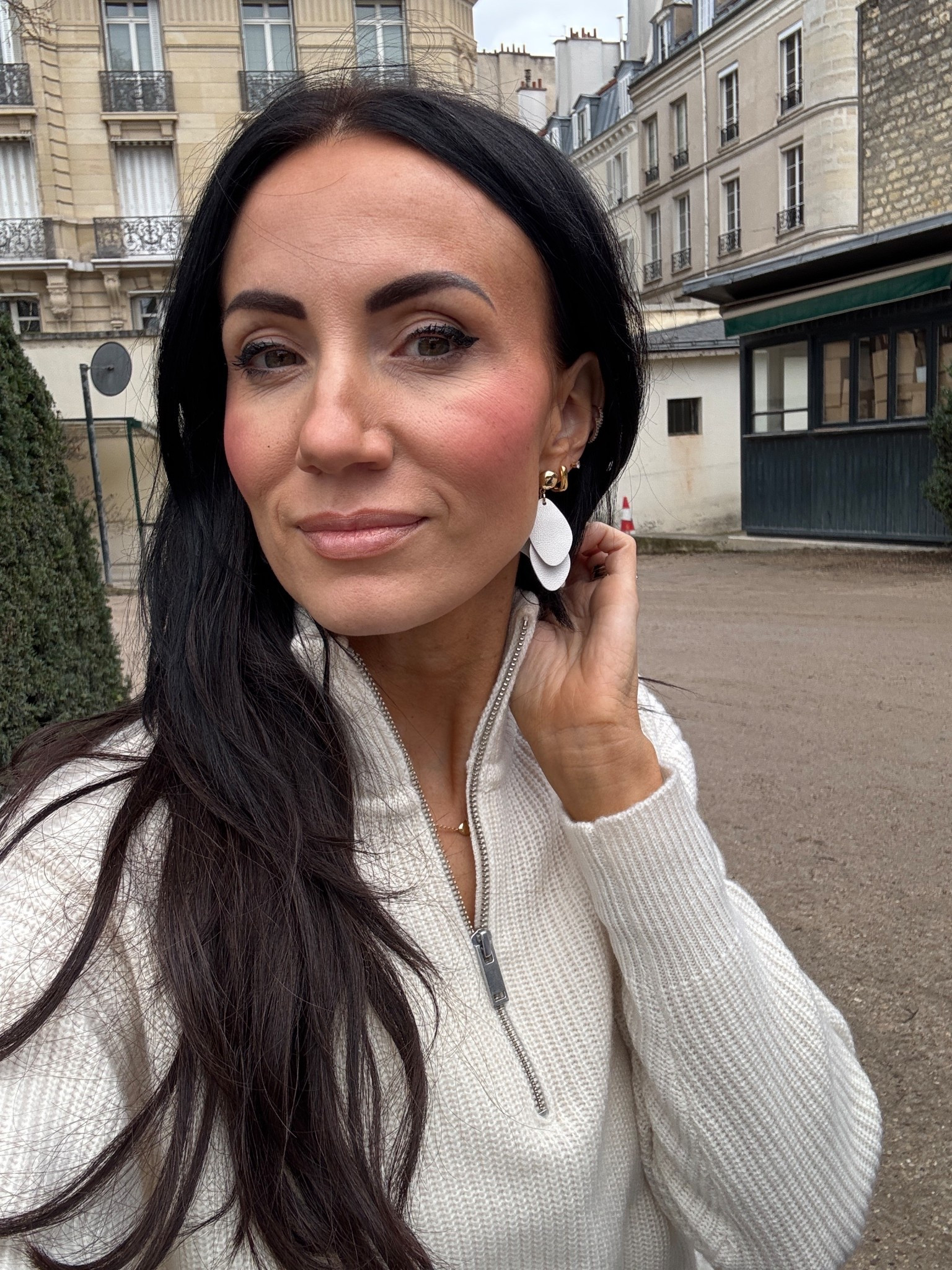 Loving bundling up this cashmere sweater. so soft, on trend and easy to wear. Right about $100 makes it an easy yes. Fit is tts. 
@onequince #quincepartner

