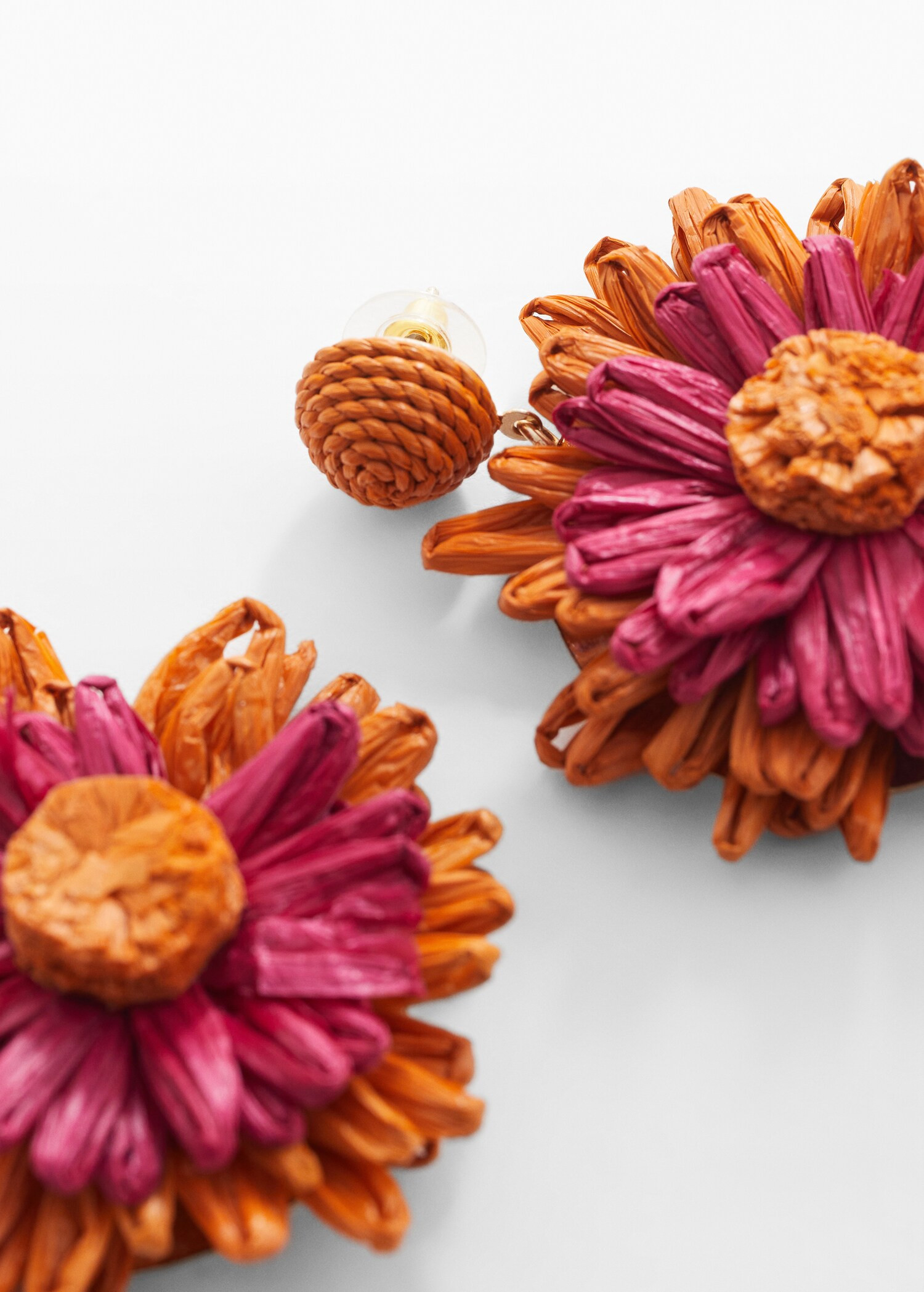 Boucles d'oreilles fleurs raphia | MANGO (FR)