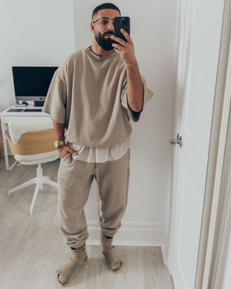 SALE 🚨 layering tee on sale up to 80% off and sweatpants on sale up to 25% off… FEAR OF GOD Overlapped 3/4 Sleeve Sweatshirt in ‘Vintage Paris Sky’ (size M), Allstars Henley tee in ‘Vintage White’ (size M) and 7th Collection Socks in ‘Beige’. ESSENTIALS Sweatpants in ‘Smoke’ (size M). FEAR OF GOD x BIRKENSTOCK Los Feliz sandals in ‘Taupe’ (size 41). FEAR OF GOD x BARTON PERREIRA glasses in ‘Matte Taupe’. A relaxed and elevated men’s look that’s cozy and layered for a day or night out. 

#LTKsalealert #LTKmens #LTKstyletip