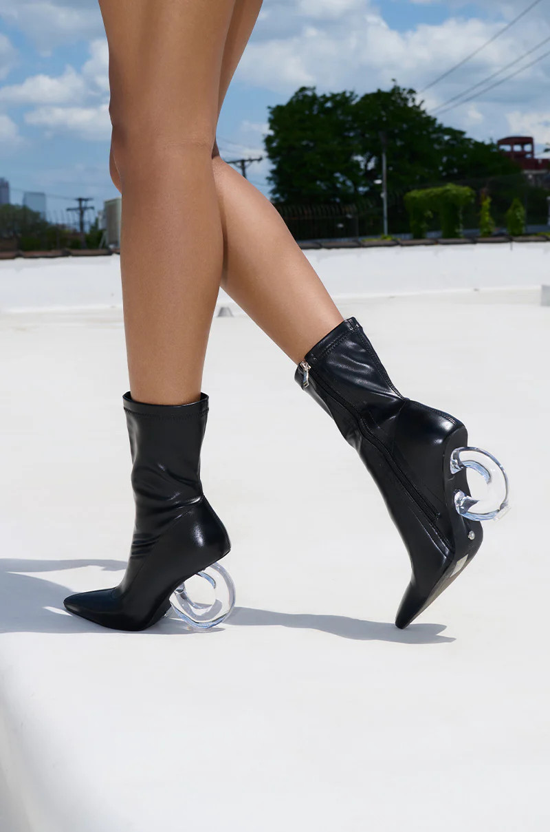 AZALEA WANG FONSIE ROUND HEEL BLACK BOOTIE | AKIRA