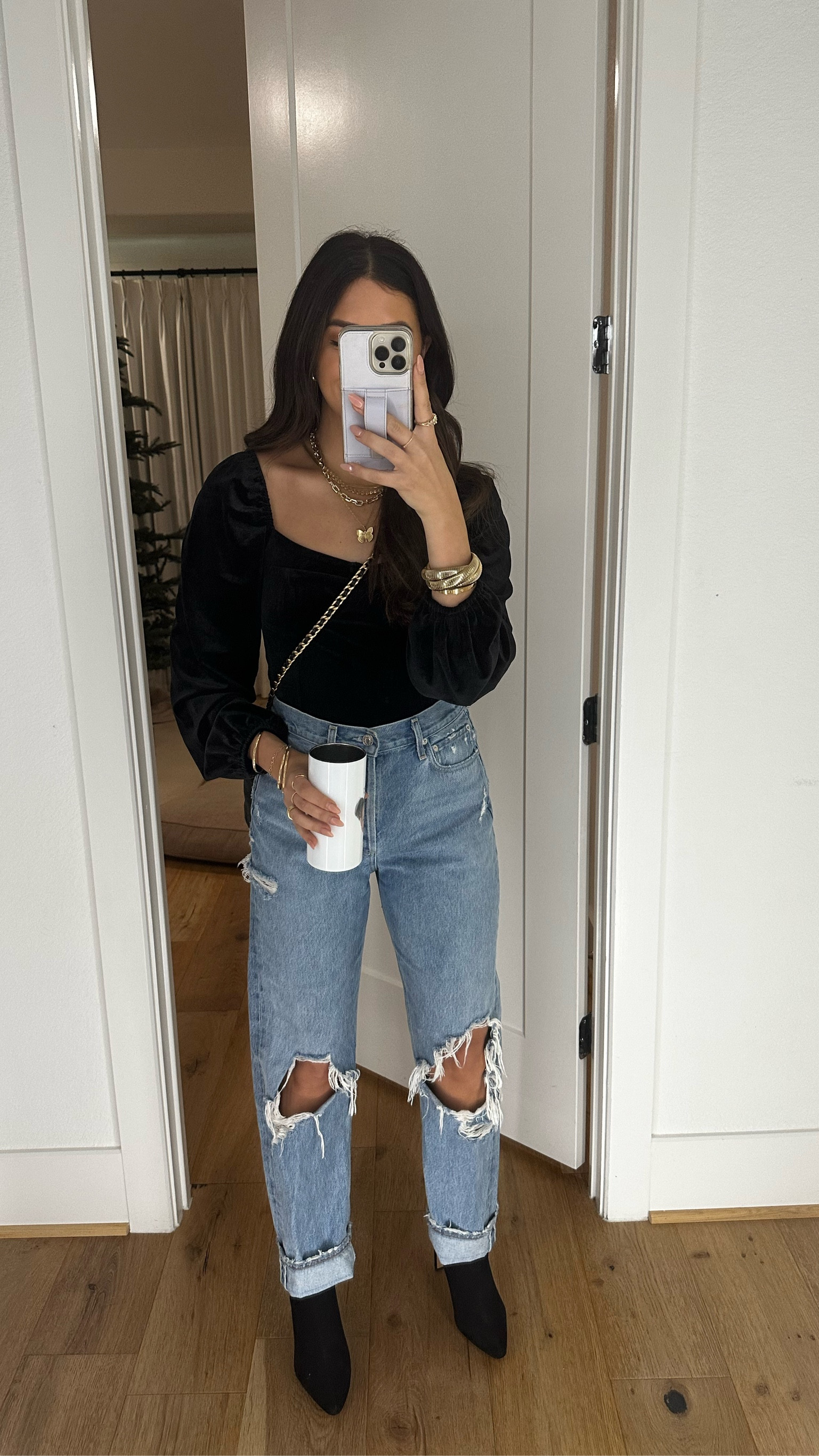 Today’s look! May be more of a night time vibe but I’m really loving it for a brunch. Linked my other top picks from this mornings GRWM below too!

Top: small
Jeans: 27
Shoes: 8

#LTKstyletip #LTKHoliday