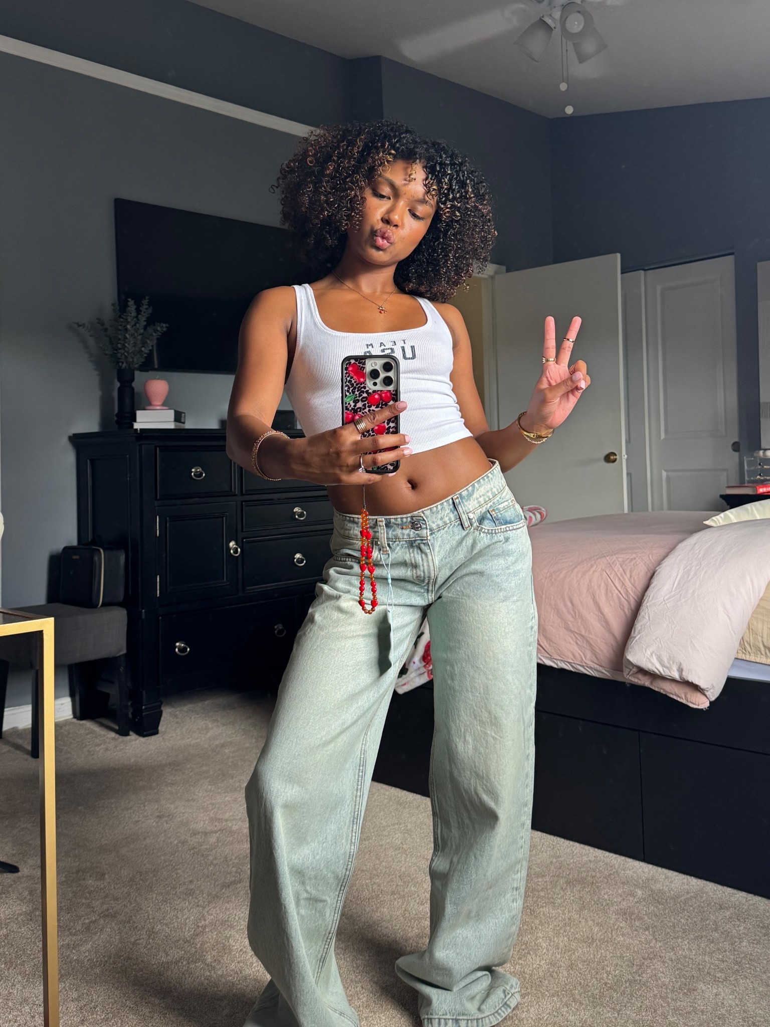 Low rise jeans >>> 

#LTKFindsUnder100 #LTKStyleTip #LTKSaleAlert