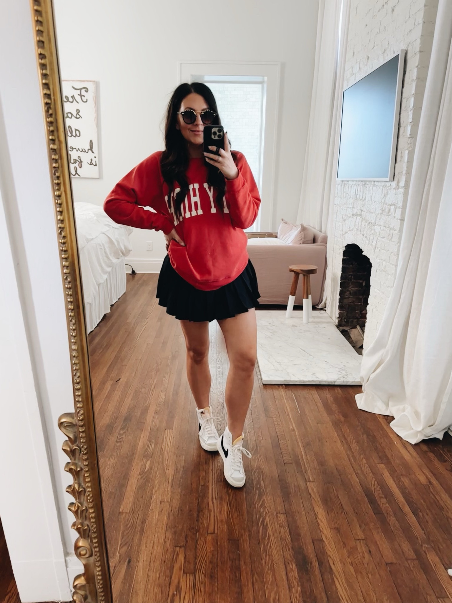 It’s sweatshirt weather and I am here for it!! Obsessed with this oversized sweatshirt from Free People. 

#ootd
#freepeople



#LTKU