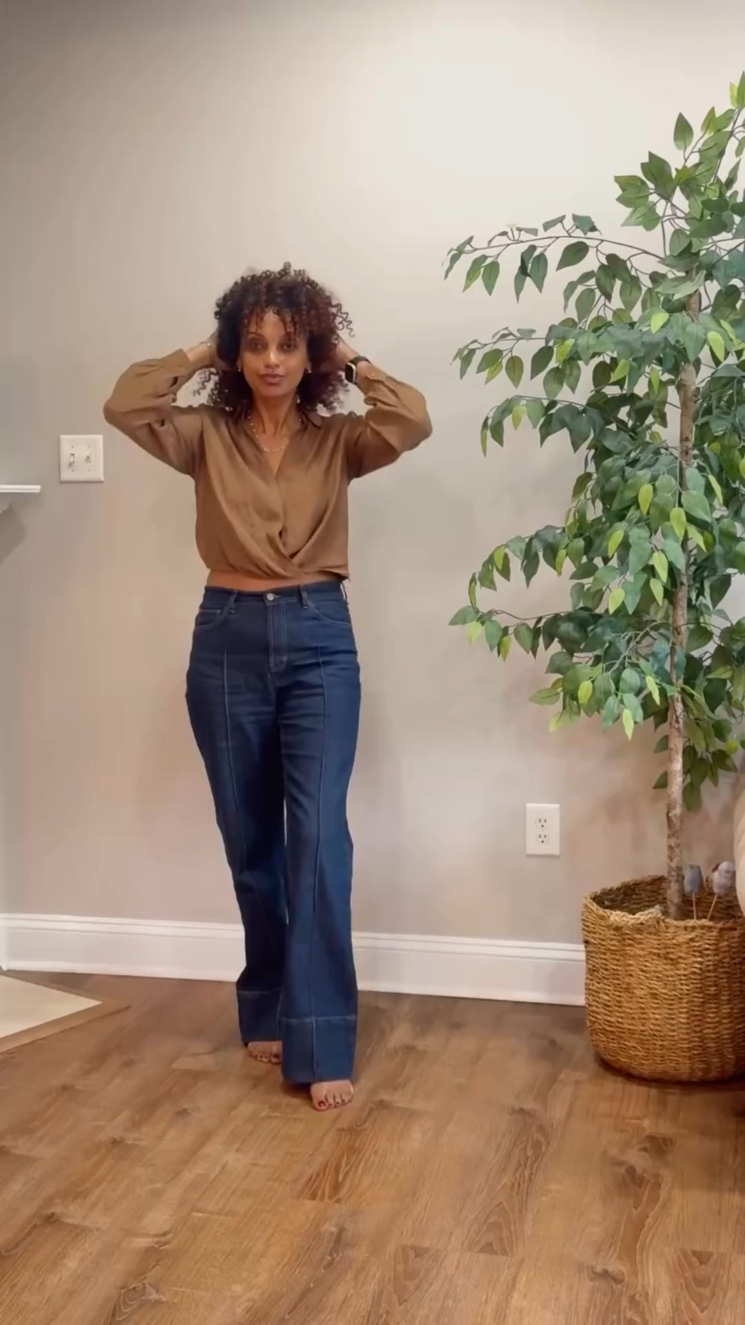 Back with another casual and easy fall outfit, 🍂🍁🍂 wearing one of my favorite cropped trench it gives me structure and polished look while dark jeans gives it casual but clean and Brown leather or suede booties are staples for the fall season, it adds warmth and a touch of sophistication. #dmvmua #fasthiongirls #glowafter40 #ethiopianwomen #fallfashion #ootd