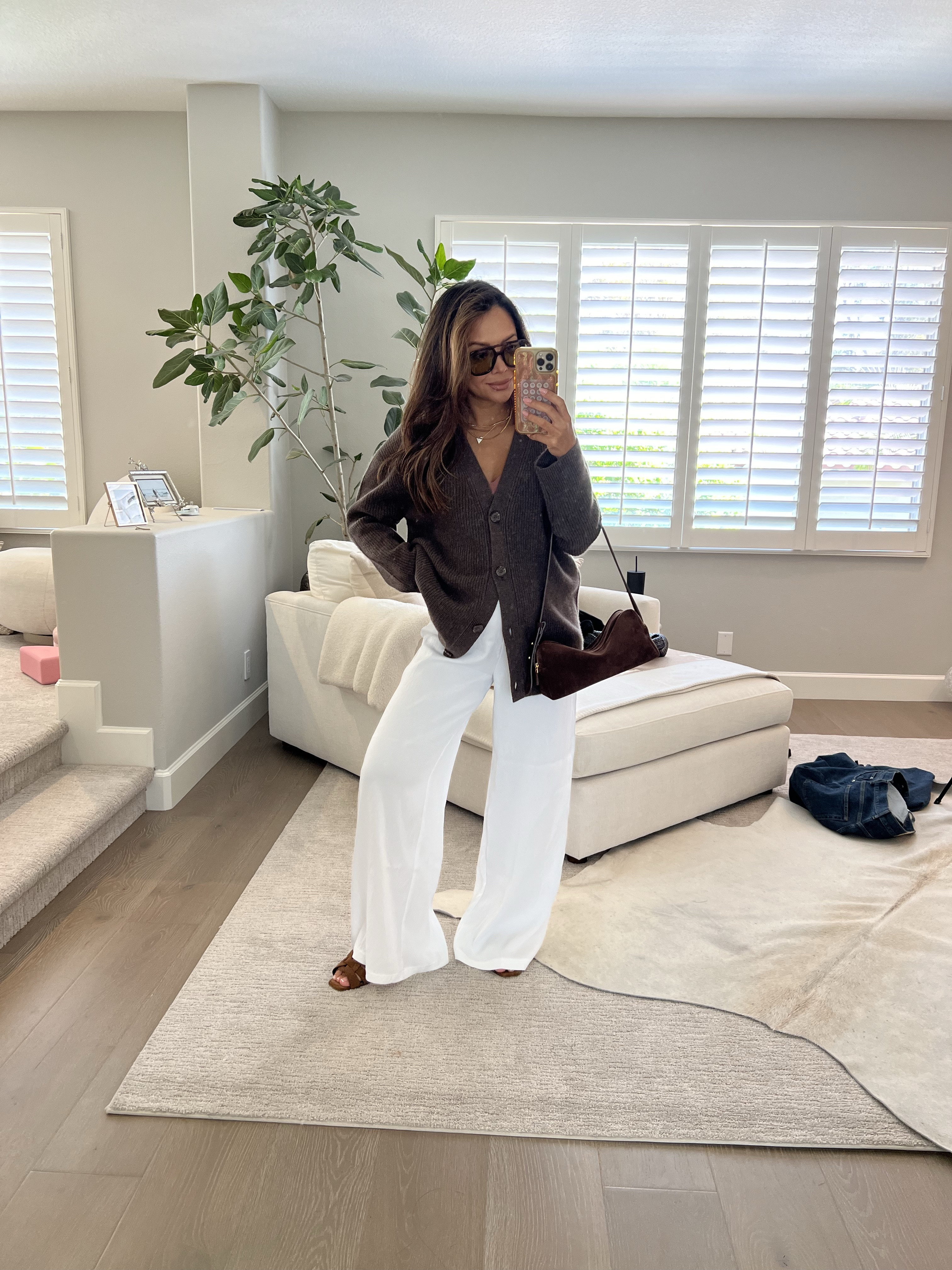 Comfy casual chic fall outfit
Cardigan - XS
Pants - Zara

Brown oversized cardigan, affordable cashmere

#LTKSeasonal #LTKFindsUnder100 #LTKStyleTip