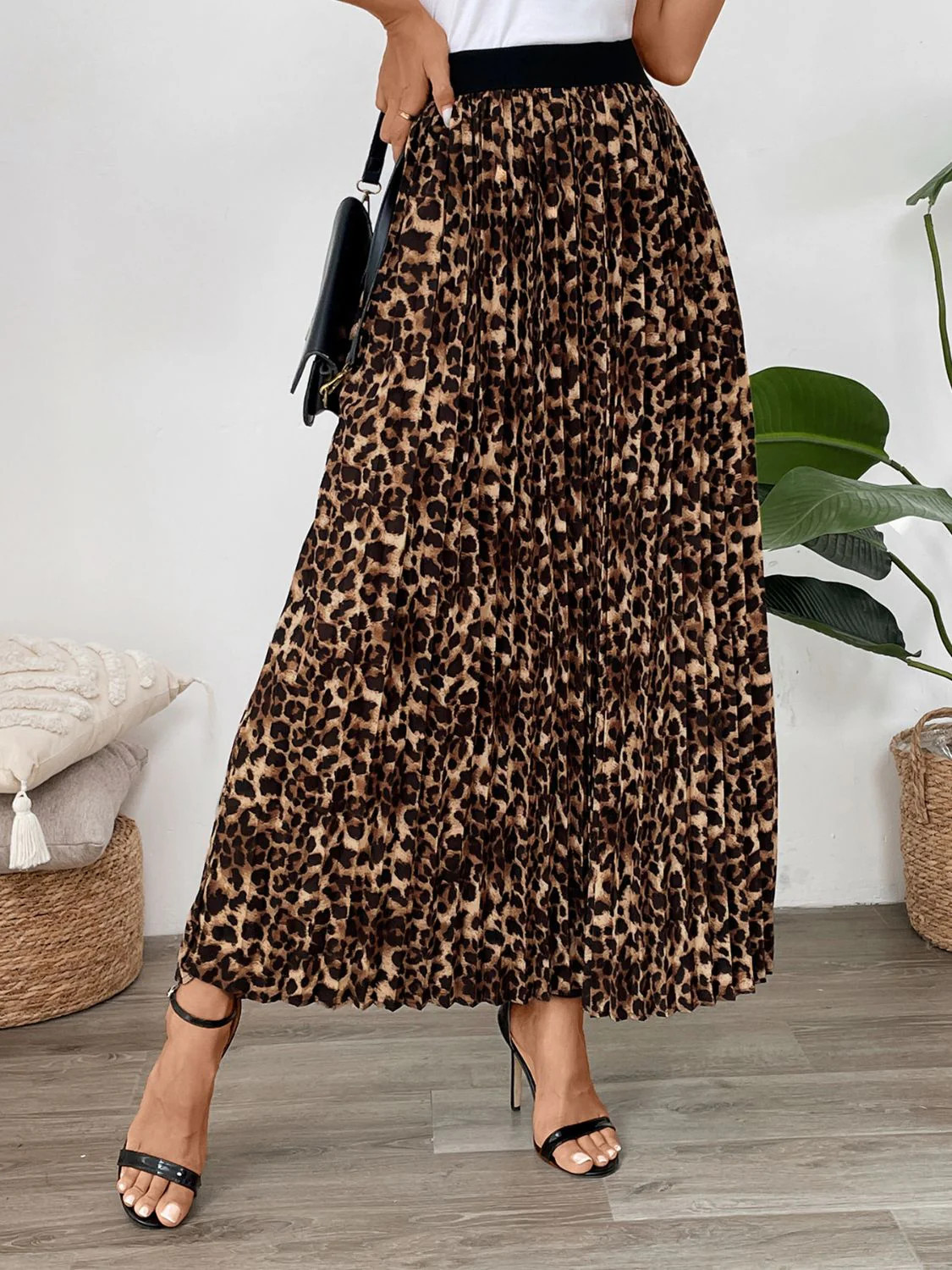 Pleated Leopard Maxi Skirt M | Casual Chic Boutique
