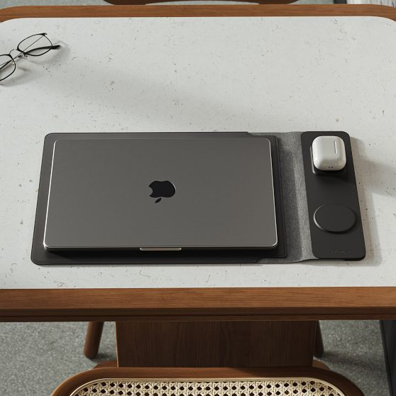 Journey 4-in-1 Laptop Sleeve with Wireless Charging | Mark and Graham