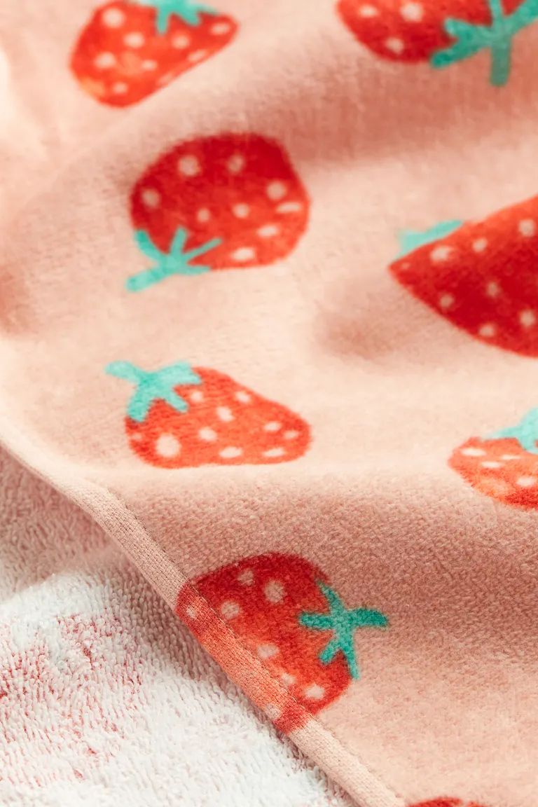 Patterned Bath Towel - Light pink/strawberries - Home All | H&M US | H&M (US + CA)