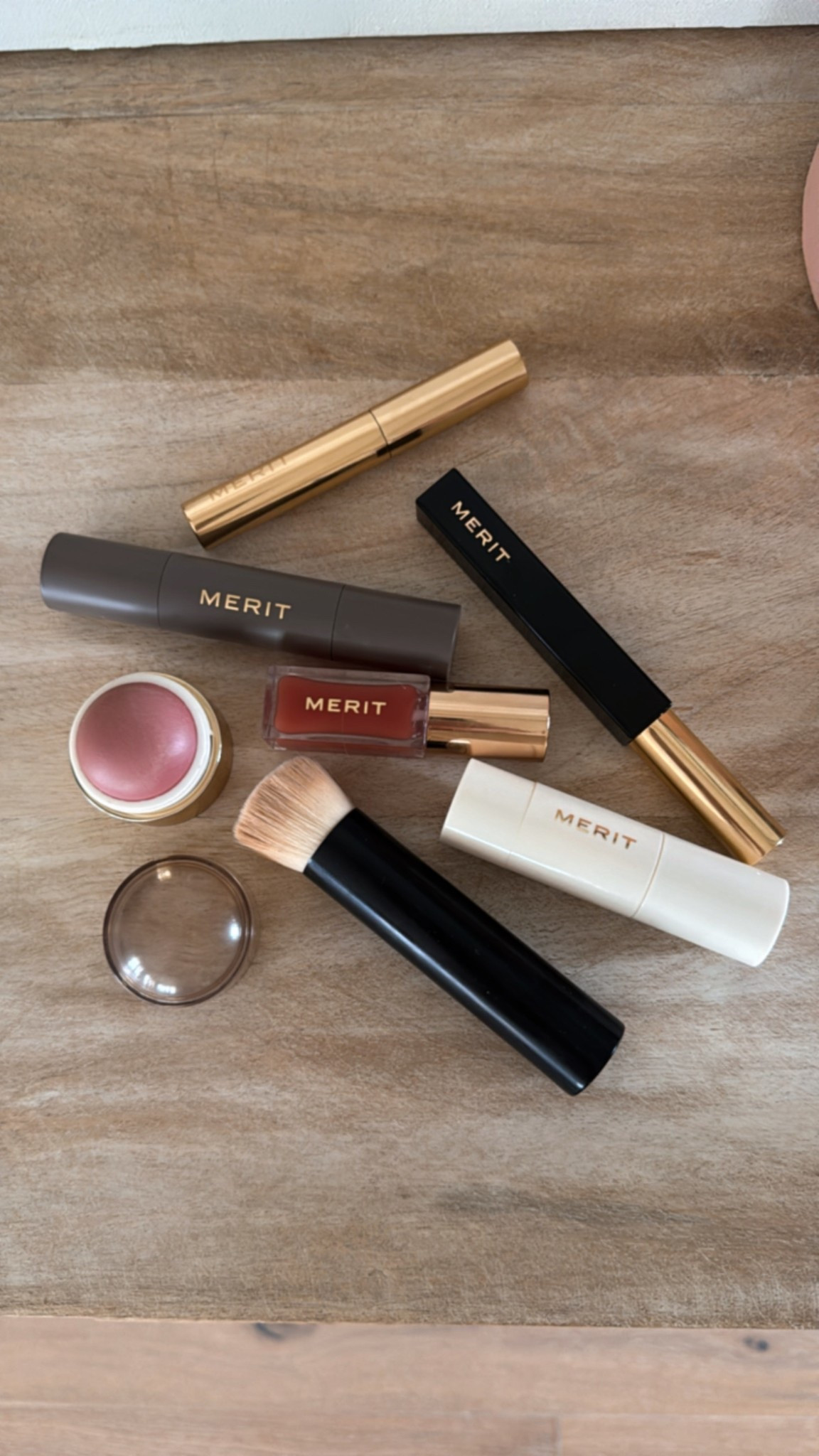 Merit 5 minute makeup routine 
 
Shades:

Foundation: ecru
Highlight: bounce
Blush: beverly hills
Lip oil: jeté


#LTKsummer #LTKbeauty #LTKeurope