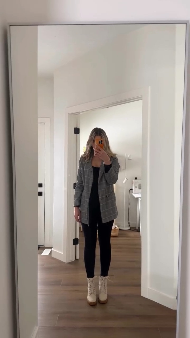 Which outfit is your fave? 🤍🩵🖤 

Since moving from Vancouver to Edmonton my style has definitely shifted. I’ll all about dressing comfy & sizing up for a more relaxed vibe. ☁️✨

#personalstyle #fashion #outfits #mystyle #fashionlover #fashionlooks #outfitpost #outfitideas #mystylediary #styleoftheday

#LTKcanada #LTKstyletip #LTKfall