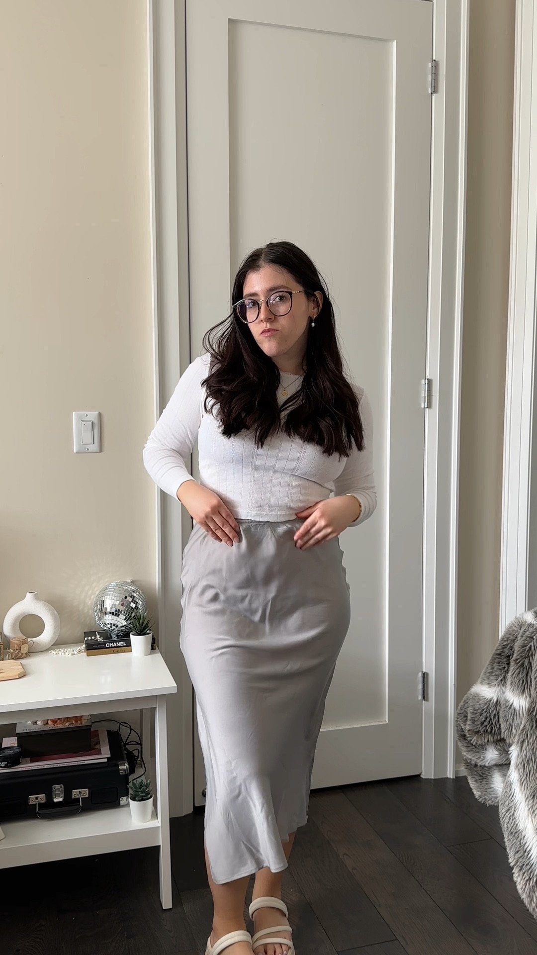 I bought this skirt at an outlet so I can’t find it anywhere but I found the exact one on Aritiza’s website! This grey colour is so beautiful to style    


Midi skirt, grey skirt, satin skirt, silk skirt,, summer fashion 2024, summer fashion trends 2024, summer outfits, summer outfit ideas

#LTKspring #LTKstyletip #LTKsummer