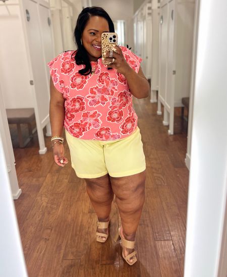 Curvy friendly pleated shorts from LOFT and short sleeve sweater floral tee. Wearing a size 18 in yellow shorts and xl in sweater tee. 

#LTKStyleTip #LTKMidsize #LTKSaleAlert