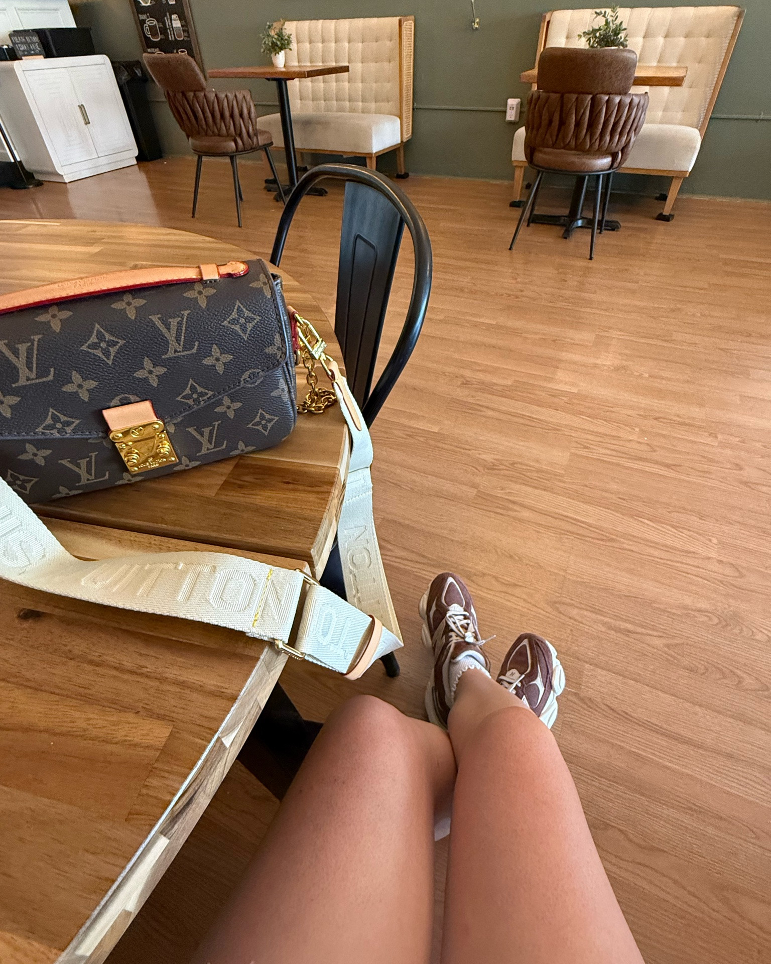 Just brainstorming how I make exploring coffee shops and downtowns my career💭☕️🚏🏙️🧐


#coffeeshops #outfitinspo #outfitdetails #casualstyle #9060s #newbalance #louisvuitton #lvbag #shoulderbag #90sstyle #90svibes #comfysneakers #rufflesocks #amazonstyle #amazonfashion

#LTKdayinmylife #LTKSeasonal #LTKootd