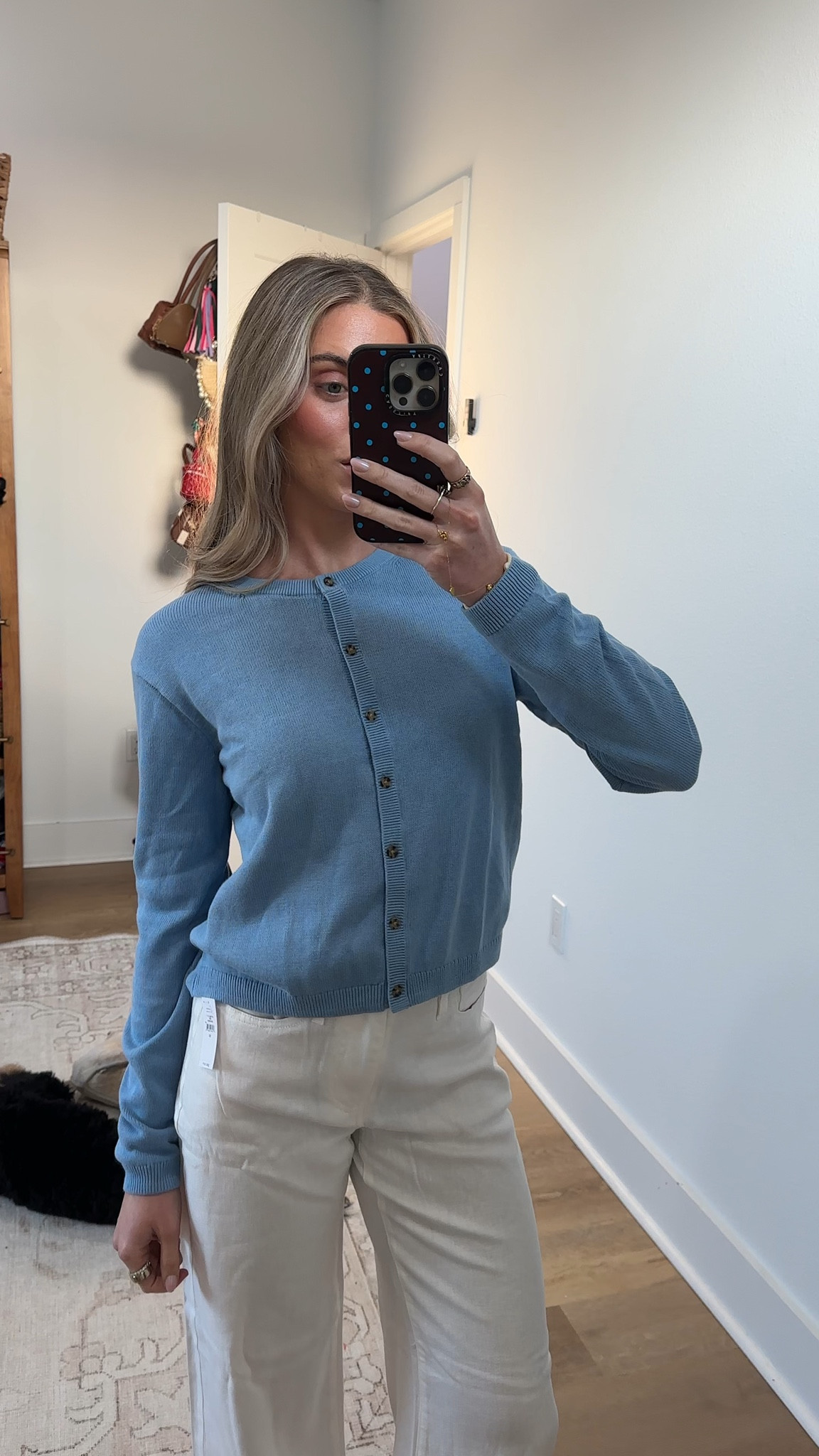 @gap size XS 100% cotton relaxed fit cropped cardigan sweater. Soft knit cotton cardigan sweater. In a relaxed fit and cropped length. Crewneck. Long sleeves. Button front. Ribbed hem.

#LTKootd #LTKSaleAlert #LTKWorkwear