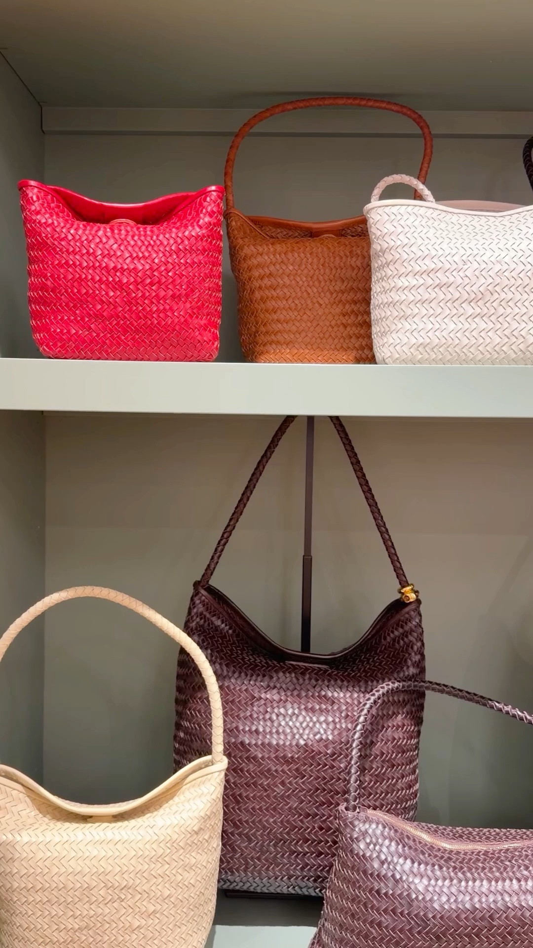 Madewell Sale! 25% off for Madewell Insiders (provide email address to join). Lots of items for spring including all of these beautiful bags! 

Have you seen Madewell’s new collection of woven bags?! So many beautiful sizes, styles and colors that are perfect for all of your spring and summer outfits. Most of these can be used for everyday wear, work outfits, vacation outfits and more. I personally love the tote bag and have that one on my wishlist! 

#LTKWorkwear #LTKSaleAlert #LTKTravel