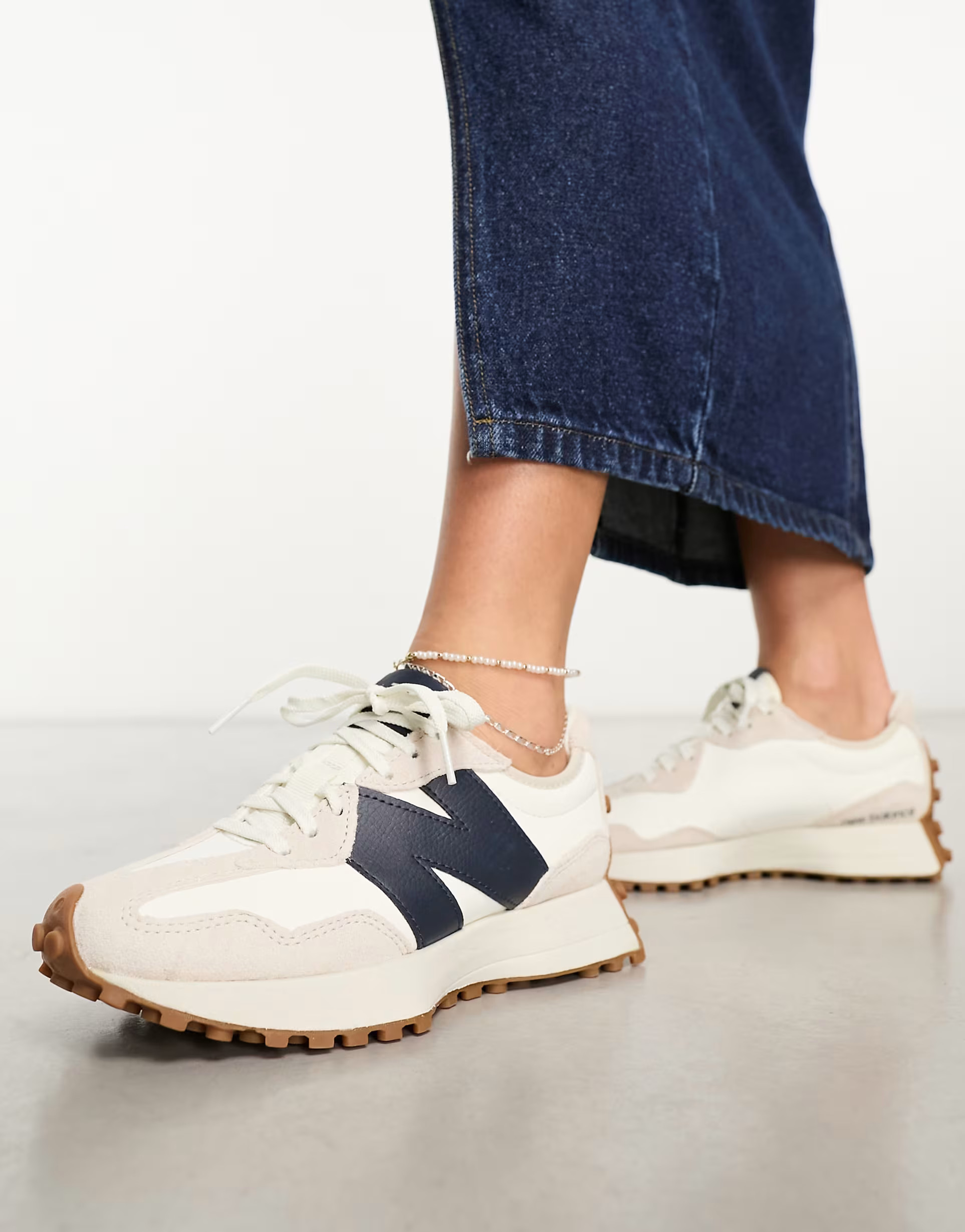 New Balance - 327 - Sneakers bianco sporco/blu navy | ASOS (Global)