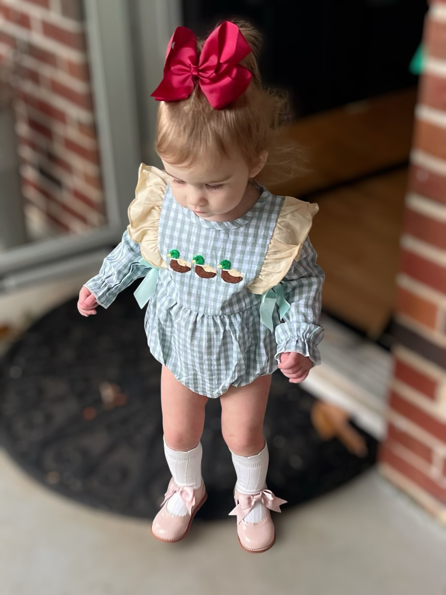 Caroline’s sweet little fall look 🍂 This green gingham romper with mallard duck embroidery is such a classic baby outfit 🦆. I paired it with white knee-high socks, blush pink Mary Jane shoes, and a bold bow for the perfect toddler girl style 🎀. This outfit is so timeless for fall family photos, Thanksgiving gatherings, or everyday baby girl outfits that feel boutique but are budget-friendly!

📌 Linked everything so you can recreate this adorable toddler fall outfit 💕

⸻


	•	mallard duck baby romper Amazon
	•	toddler girl gingham romper outfit
	•	baby girl fall outfit ideas
	•	toddler girl Mary Jane shoes
	•	affordable boutique baby girl clothes
	•	toddler girl bow outfit Amazon
	•	Thanksgiving baby girl outfit
	•	classic southern baby outfit


#LTKBaby #LTKFindsUnder50 #LTKKids