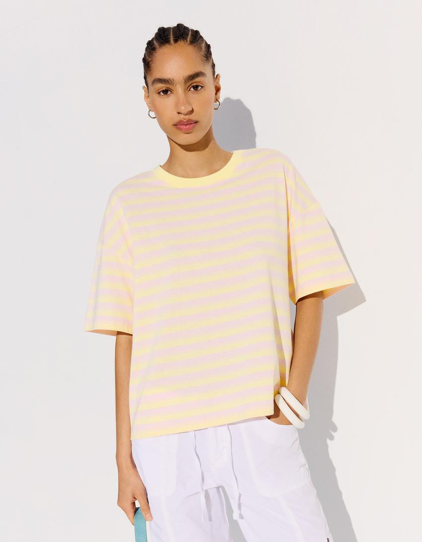Gestreiftes Boxy-Fit T-Shirt - Damen | Bershka DE
