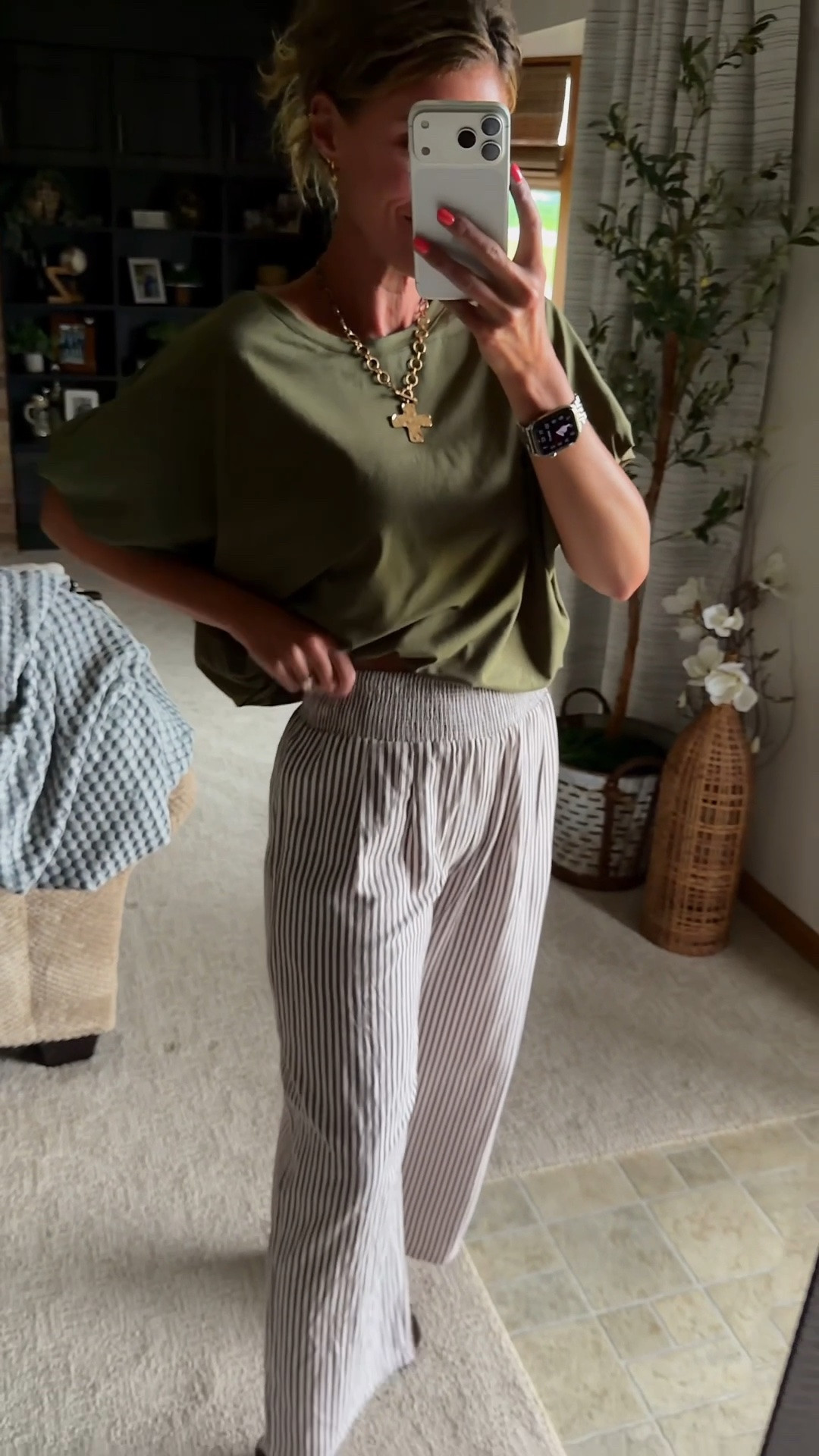 This bubble hem top is perfect to pair with all your favorite wide leg pants. It lays perfectly without needing to be tucked. 
Top/medium
Pants/ medium

#LTKSeasonal #LTKOver40 #LTKootd