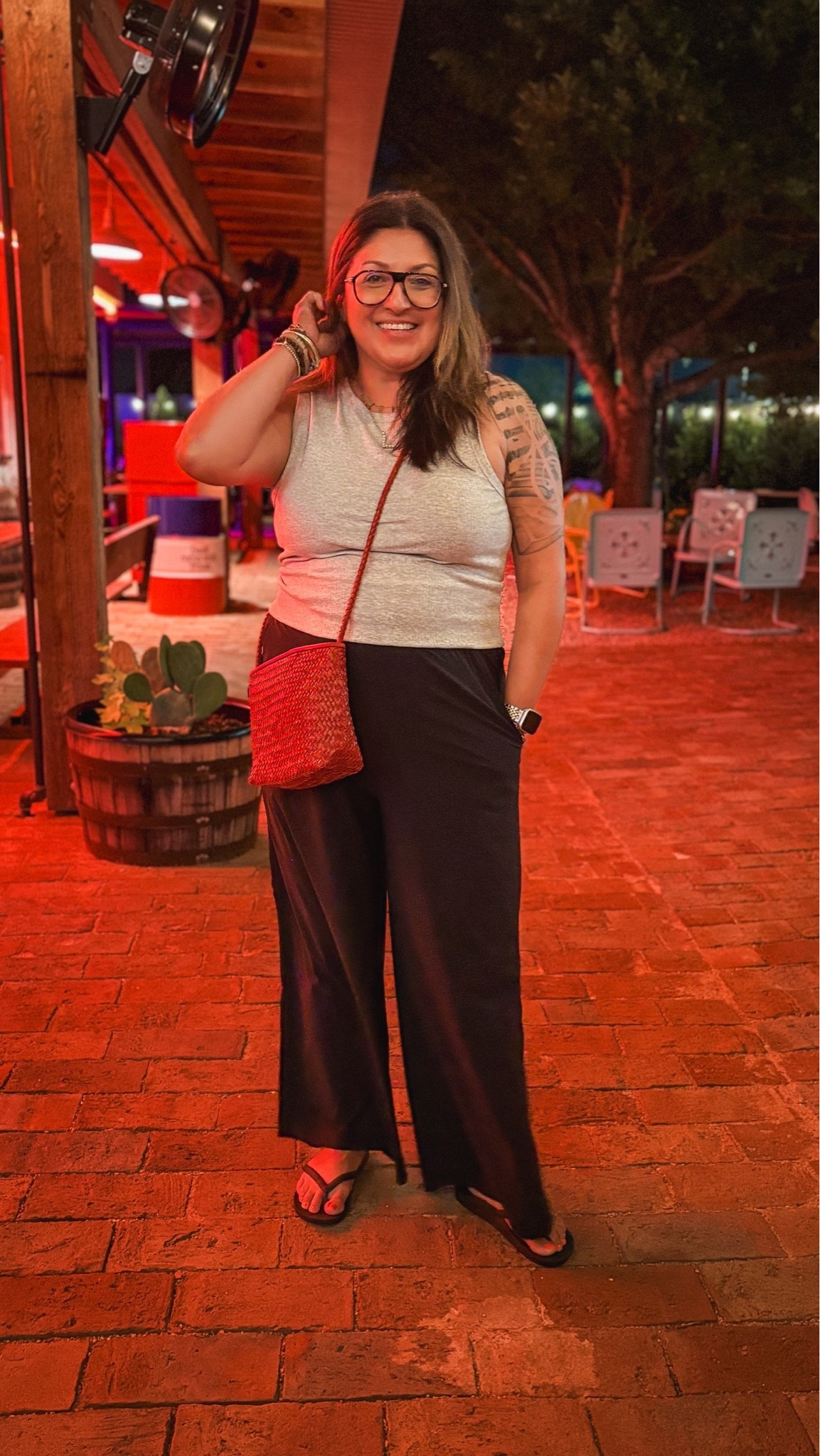 Tonight’s easy look:
Gap factory tank - XL
Alo pants - XL
Madewell bag
Archie’s flip flops

#LTKOver40 #LTKMidsize #LTKSaleAlert