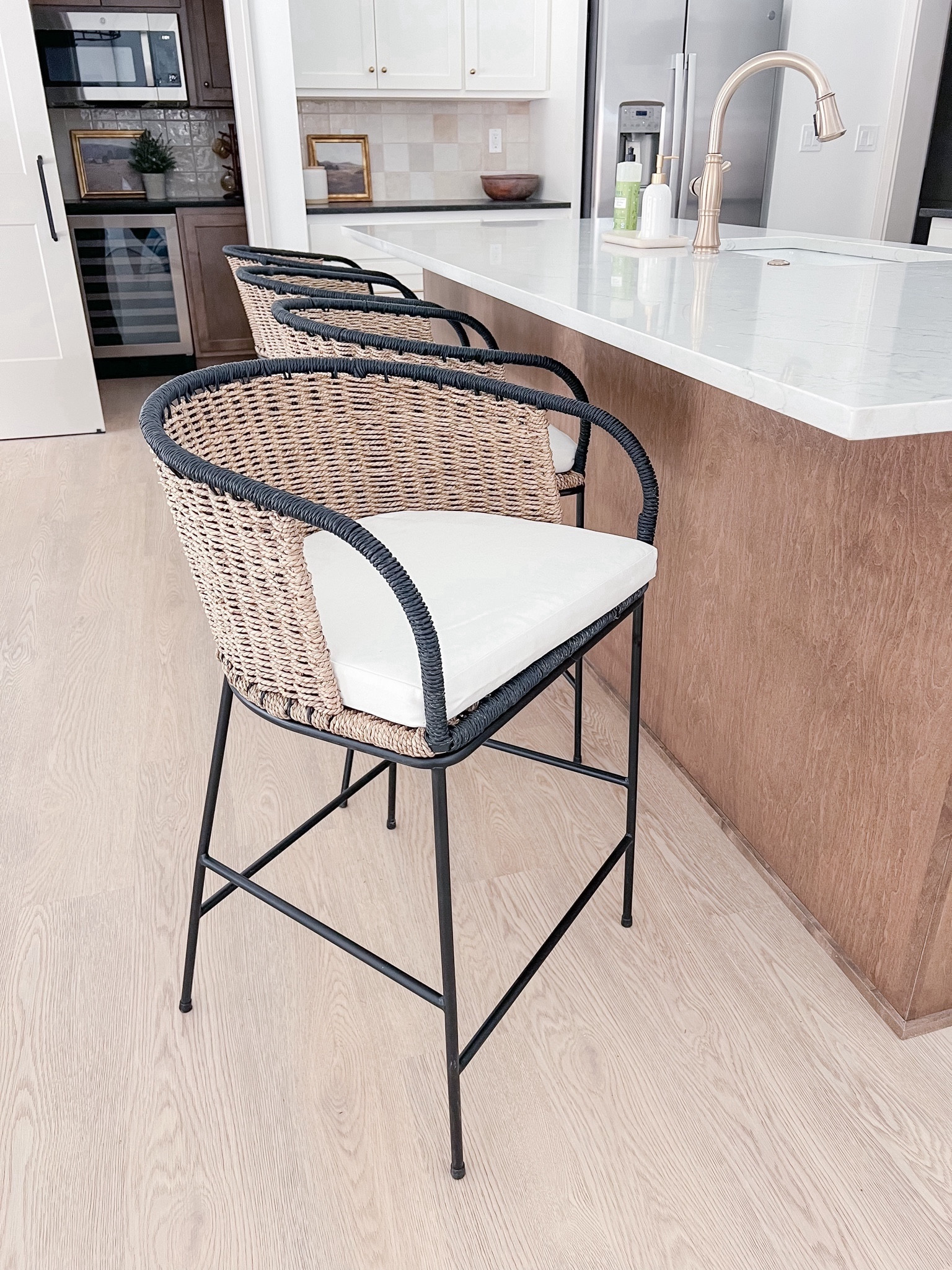 Spec home kitchen links! Kitchen faucet • counter stools • barstools • cabinet hardware • knobs • lighting 

#LTKhome #LTKSeasonal #LTKstyletip