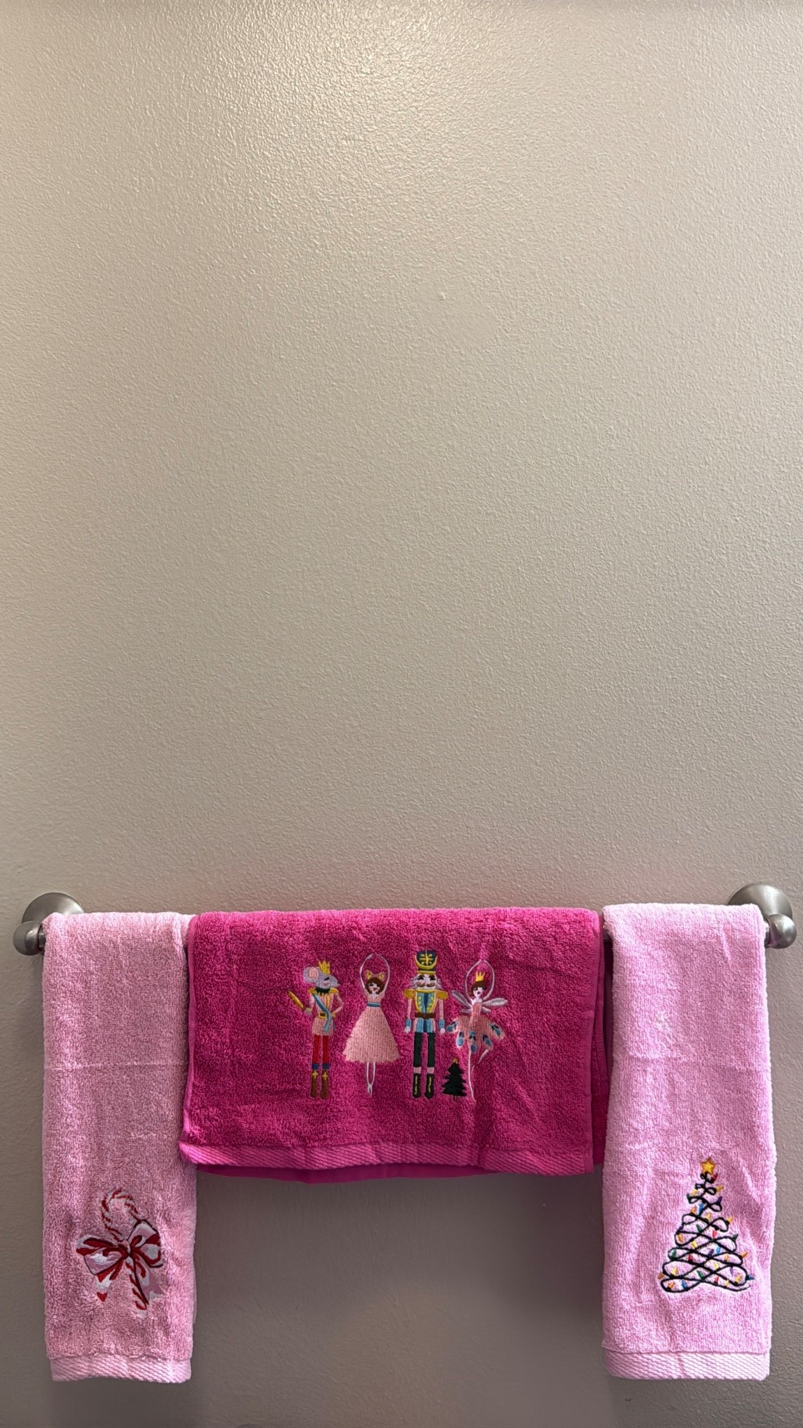 OBSESSED WITH THESE CHRISTMAS TOWELS! Such good quality too. 

#LTKHoliday #LTKCyberWeek #LTKSeasonal