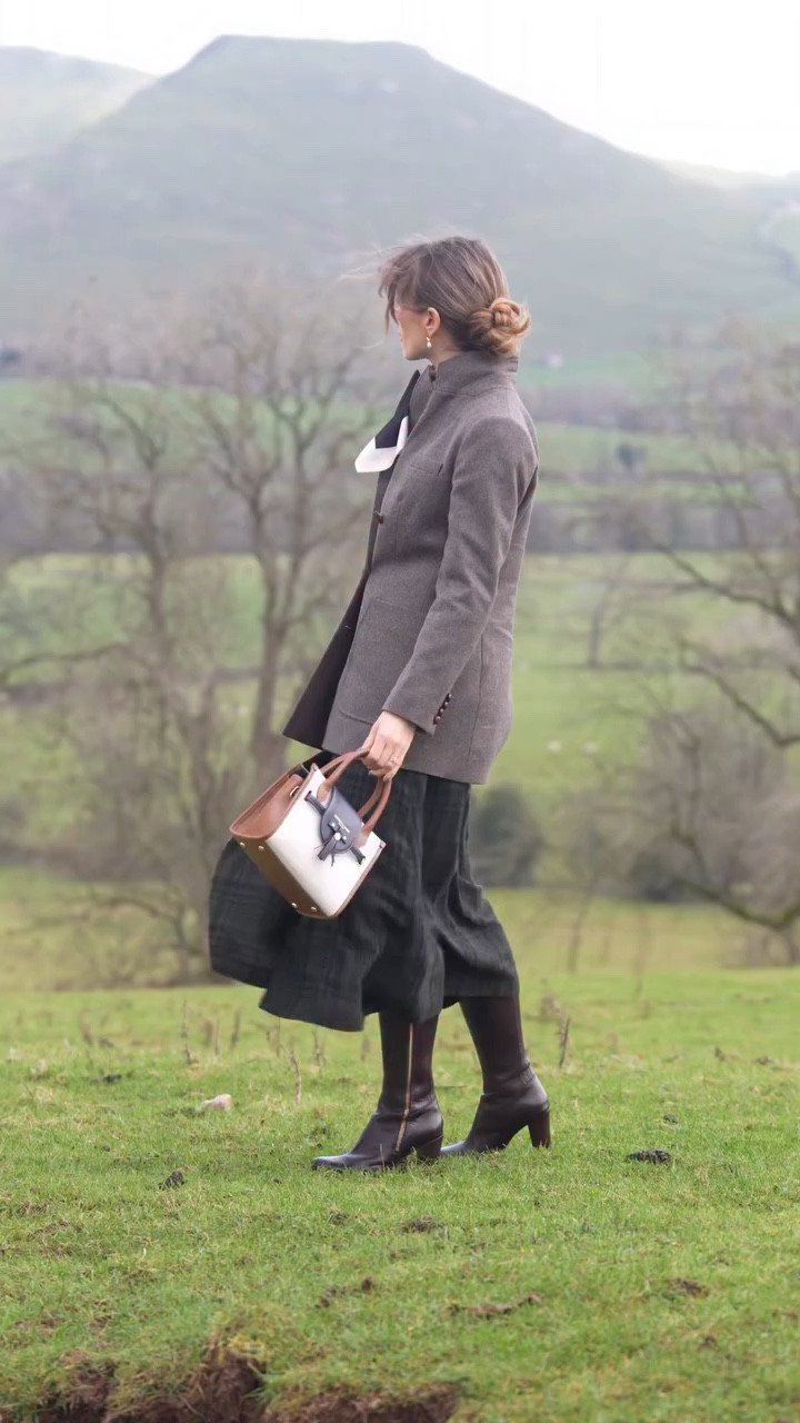 One of the outfits I would’ve worn to Cheltenham this year 🐎✨
Instead, we all caught a bug and are admiring all the amazing outfits this year!
Still, a little outfit inspo for anyone who’s dreaming of race day glam! 🫶✨
-
-
-