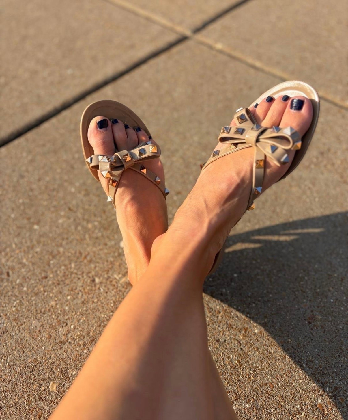 I wore these a ton over the summer, I really like the neutral color. 


#amazon #under20 #budgetfriendly #sandals #jellysandals #bowsandals 

#LTKOver40 #LTKU #LTKFindsUnder50