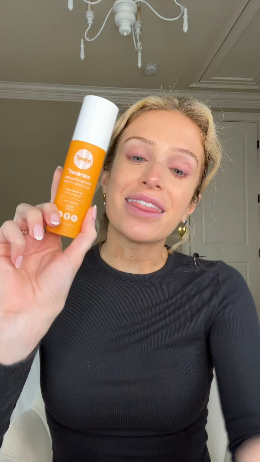 A blurring setting spray 