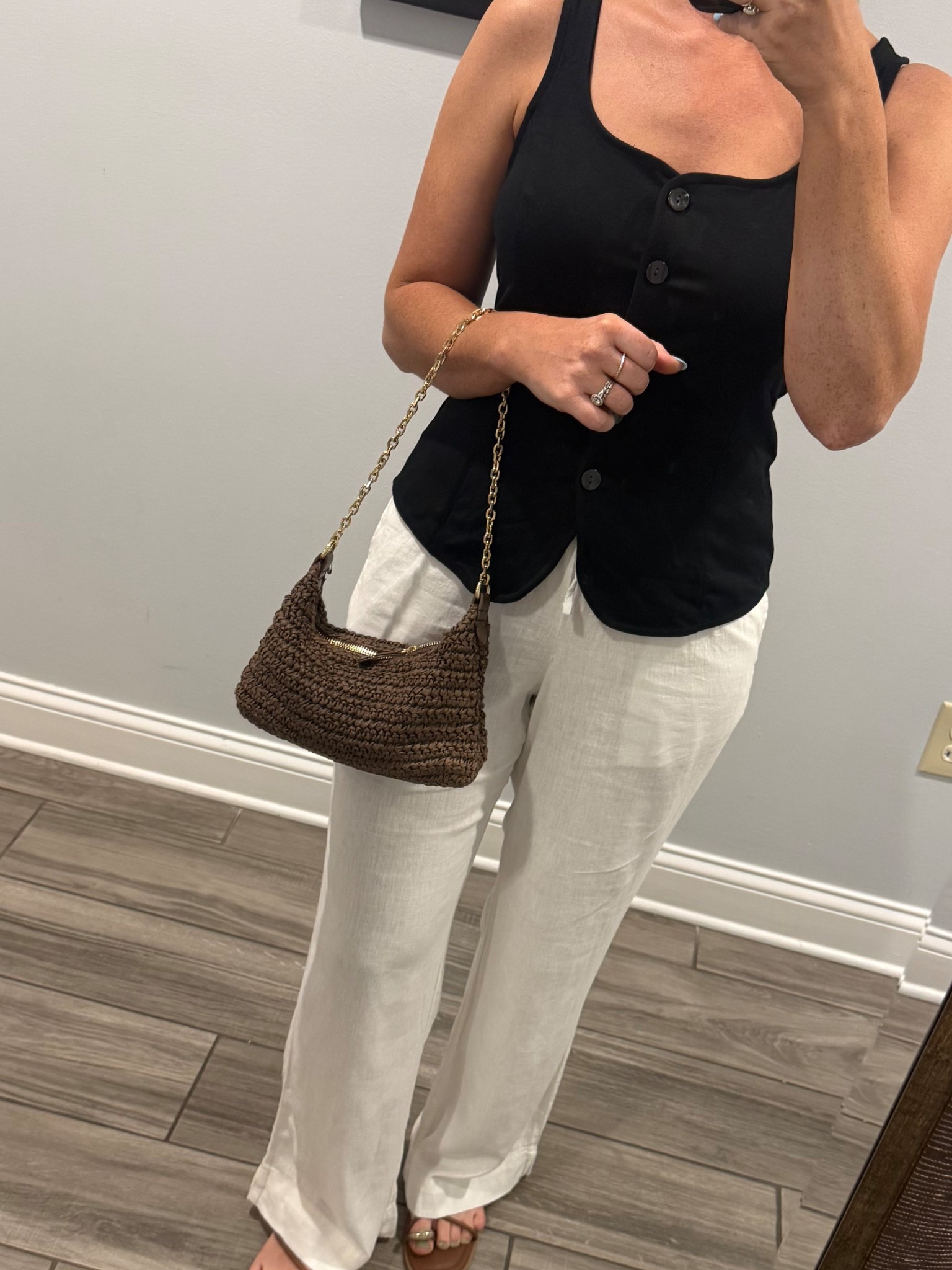 OOTD at the beach 




Beach look
Old navy
