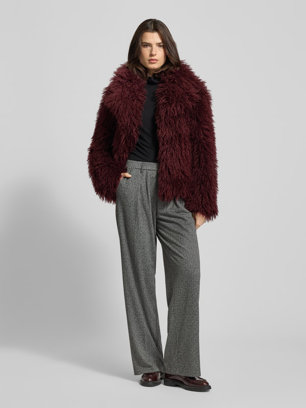 Jacke aus Kunstfell mit Reverskragen in bordeaux | Peek & Cloppenburg* Düsseldorf DE