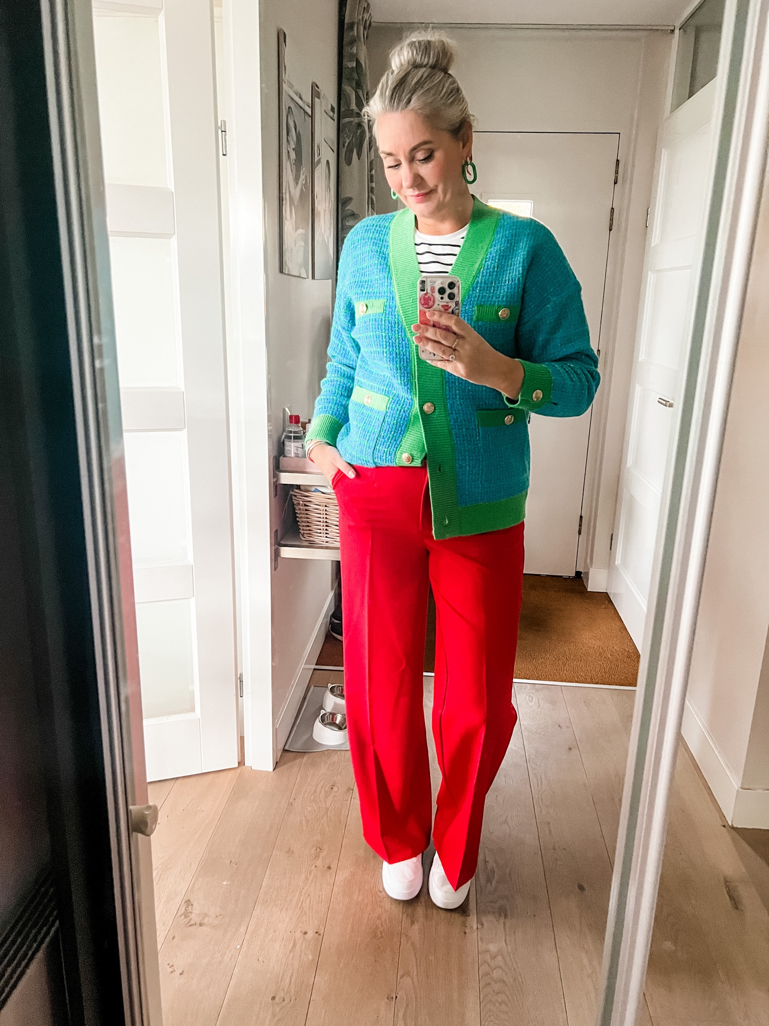 Ootd - Tuesday. A blue and green ‘grandma’ cardigan (YAS, l) over a striped shirt paired with red trousers (Raizzed, xl) and white and black Puma sneakers. 

Tall fashion dopamine dressing work wear



#LTKworkwear #LTKautumn #LTKnederlands