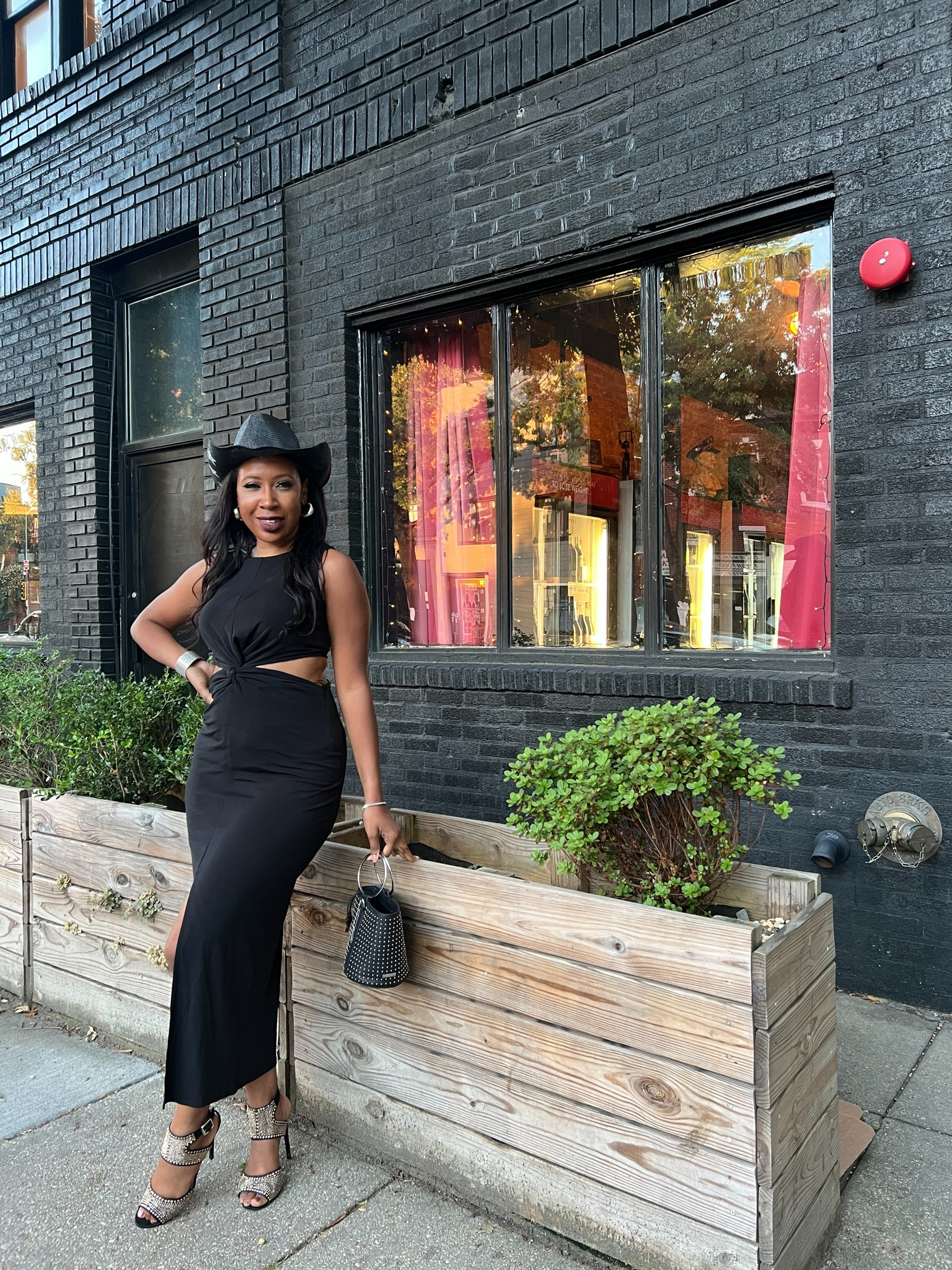 Slay all day in a black maxi dress with a twist, cowgirl swag included! 🖤🤠 

#Outfitinspo #Cowgirl #TravelOutfit

#LTKU #LTKStyleTip #LTKOver40