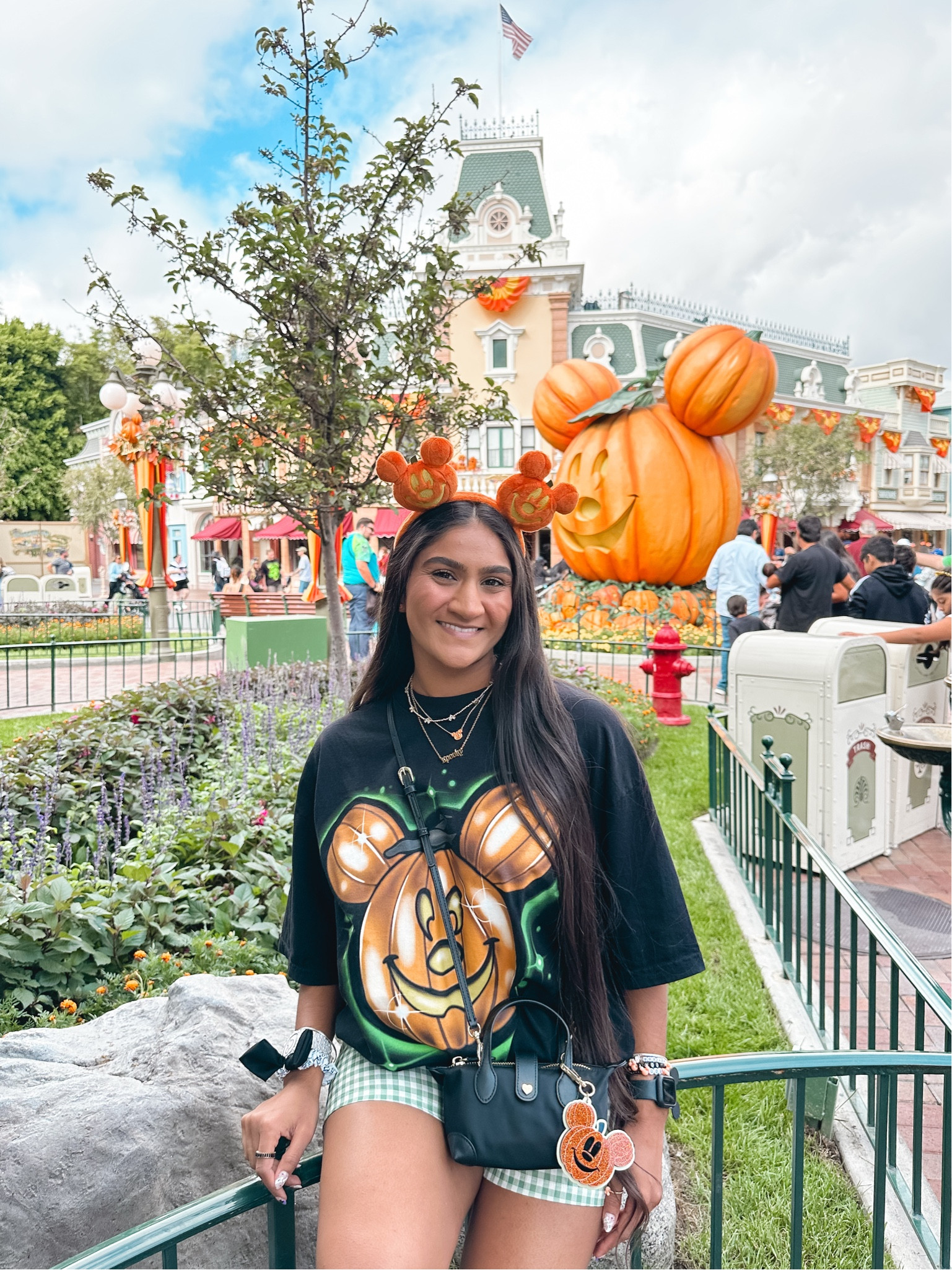 ears- mainstkari code: AHDEESH
tee- ropedropthreads
