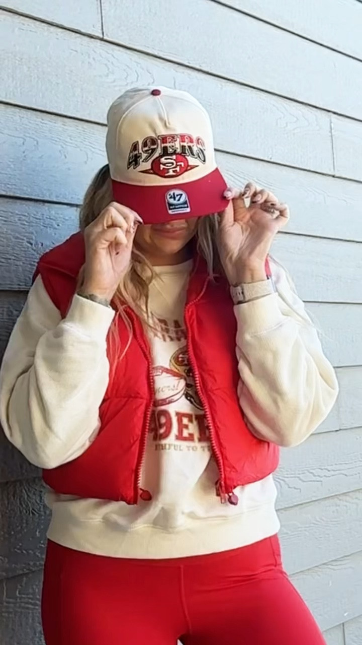 When your best friends team plays your team on Sunday 😂 also Super Bowl rematch happening today between the Chiefs and the 49ers 

#LTKMidsize #LTKSeasonal #LTKVideo