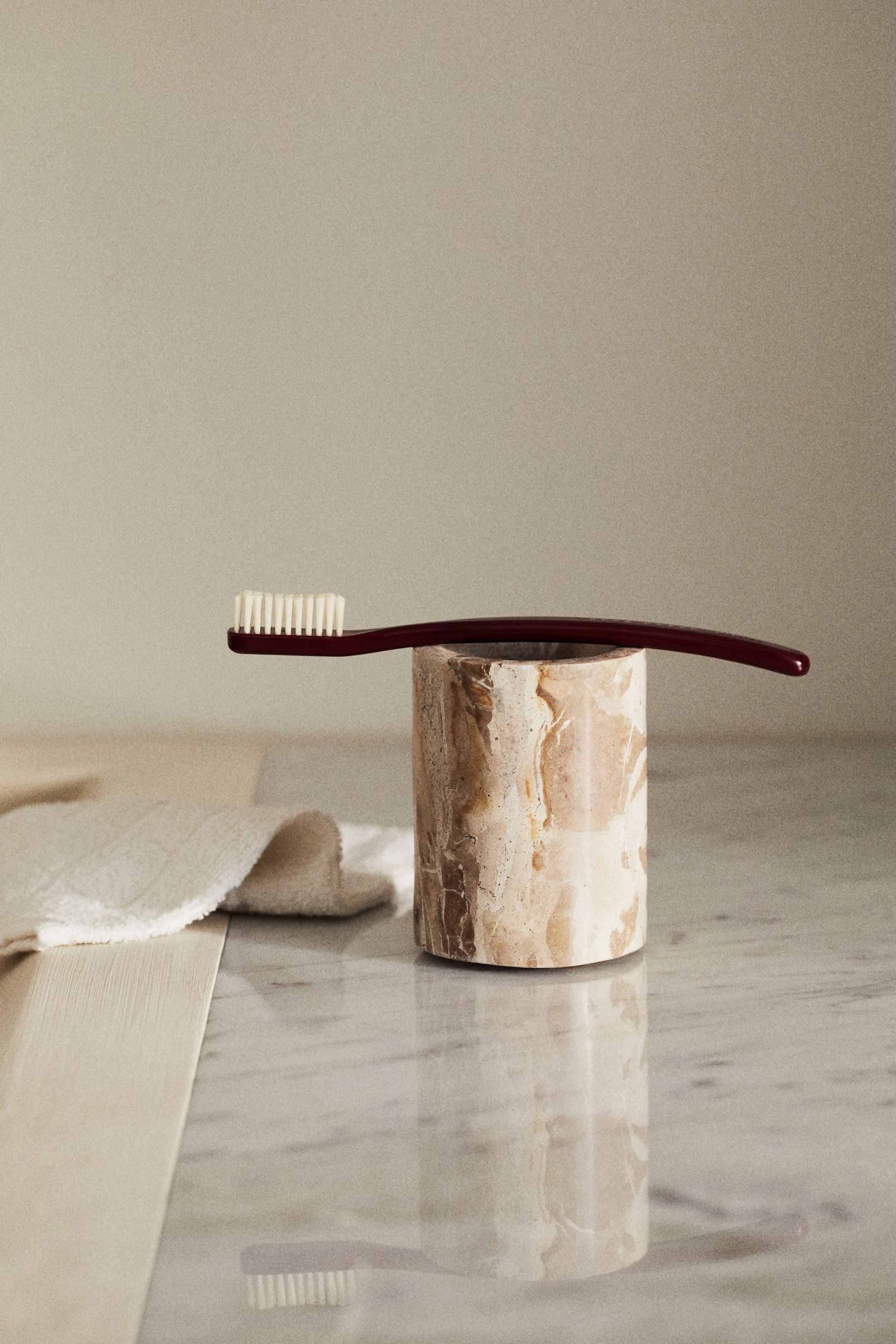 Marble toothbrush mug - Light beige - Home All | H&M GB | H&M (UK, MY, IN, SG, PH, TW, HK)