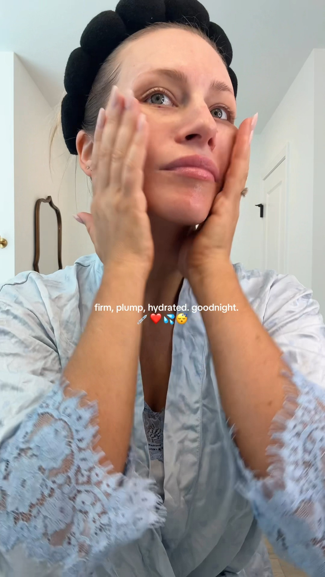 35 means I’m all about products that help my skin look plumper and make my fine lines look less noticeable. My favorite last step before bed ❤️ #KiehlsPartner Kiehls #SkincareRoutine #NightRoutine #GlowingSkin