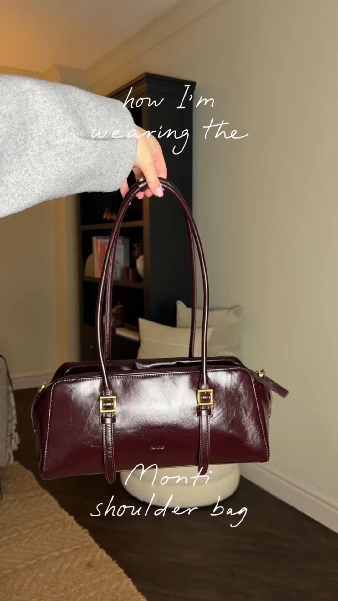 How I’m wearing the Monti shoulder bag. A simple outfit paired with a statement bag ⭐️

@Fabrique 